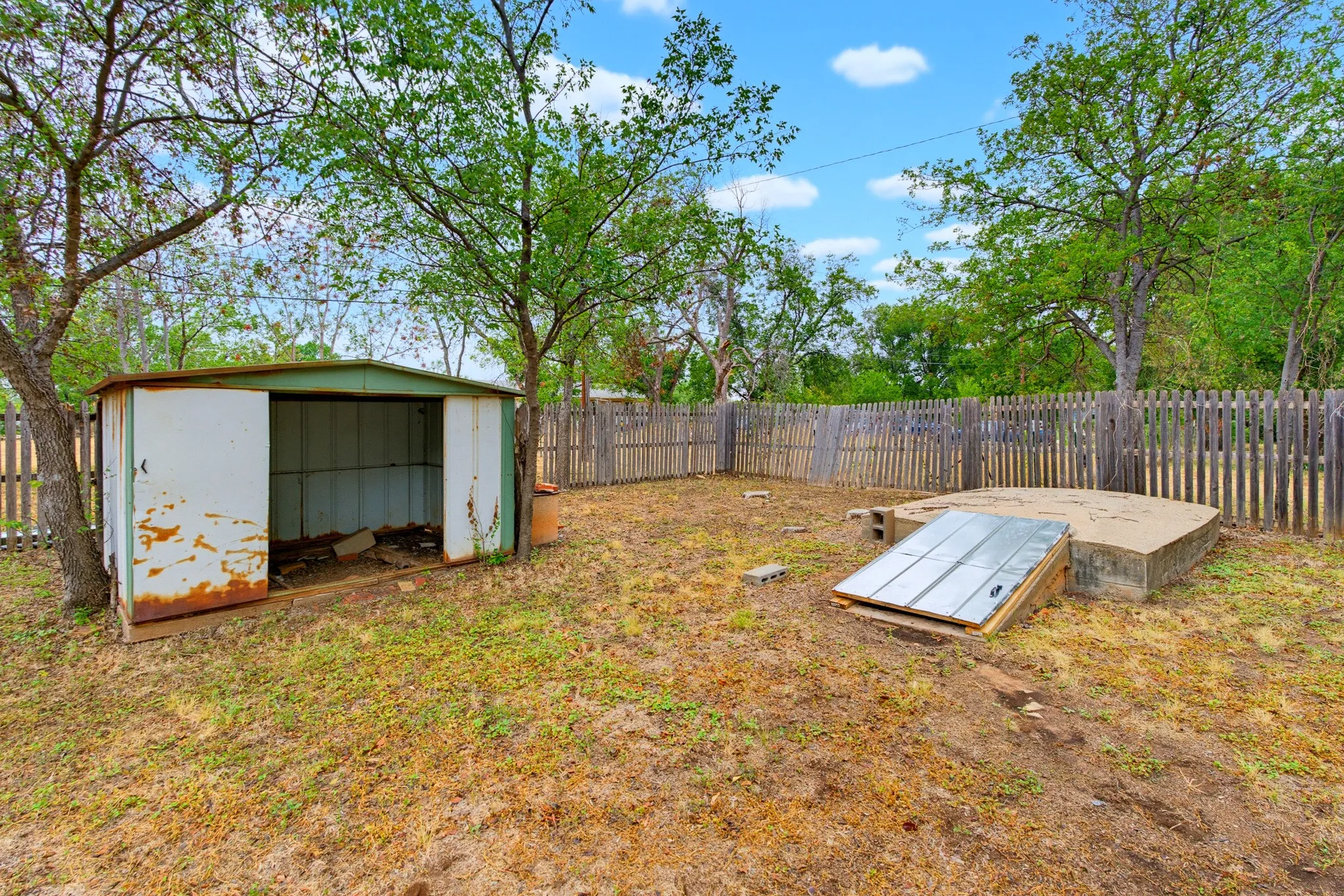 Single Family Residence For Sale in Taylor County , 1334 Lytle Acres Drive, Abilene, Texas 79602, 1 Bedroom, 1 Bathroom, 1 Garage spaces, 672 Sqft, built in 1952, mls#21403989, Real Estate Agent in Abilene, Homes For Sale in Taylor county, Homes For Sale in Abilene, Realtor in Abilene Texas, Real Estate Brokerage Independent Realty Texas, Luminita Cordes Realtor