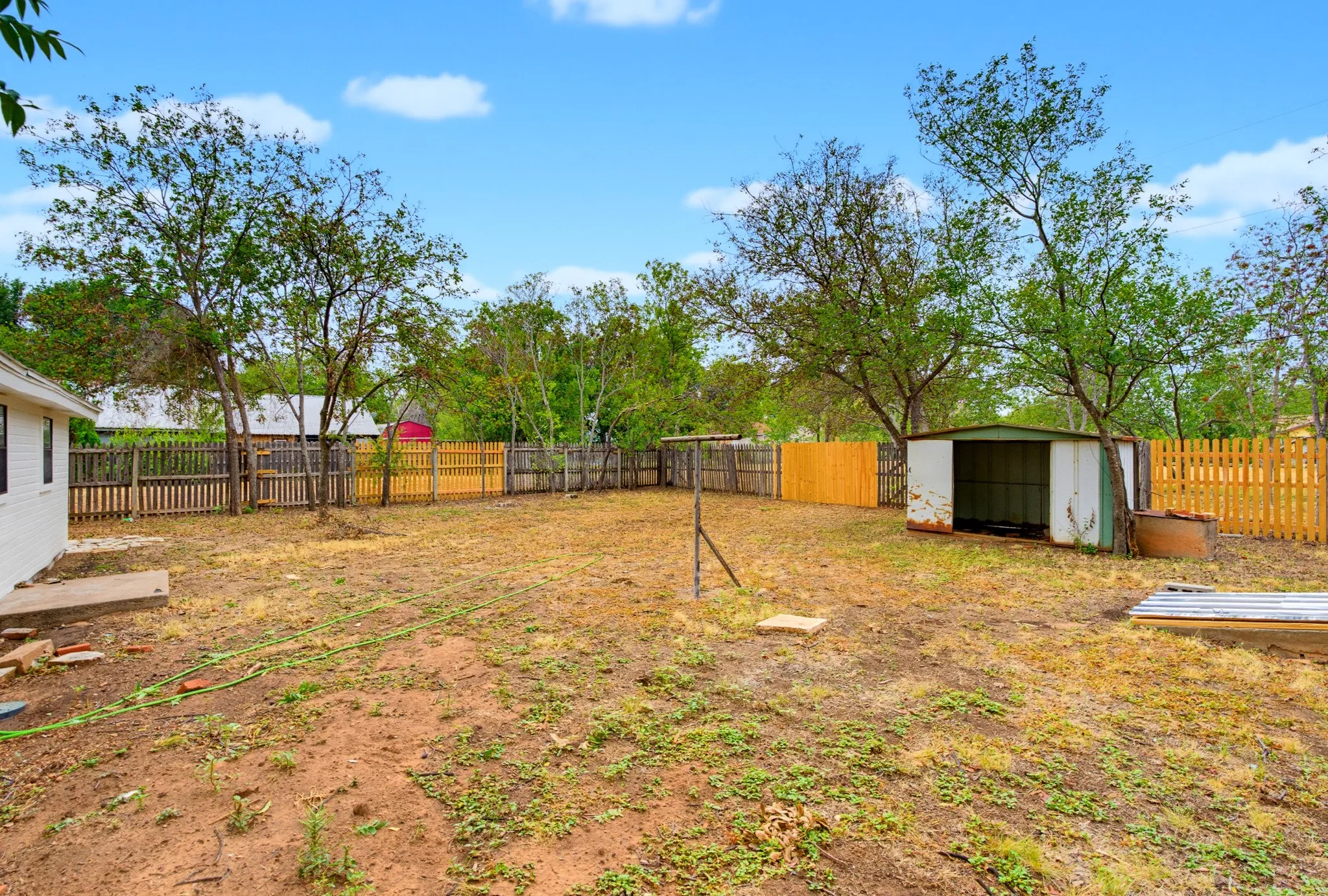 Single Family Residence For Sale in Taylor County , 1334 Lytle Acres Drive, Abilene, Texas 79602, 1 Bedroom, 1 Bathroom, 1 Garage spaces, 672 Sqft, built in 1952, mls#21403989, Real Estate Agent in Abilene, Homes For Sale in Taylor county, Homes For Sale in Abilene, Realtor in Abilene Texas, Real Estate Brokerage Independent Realty Texas, Luminita Cordes Realtor