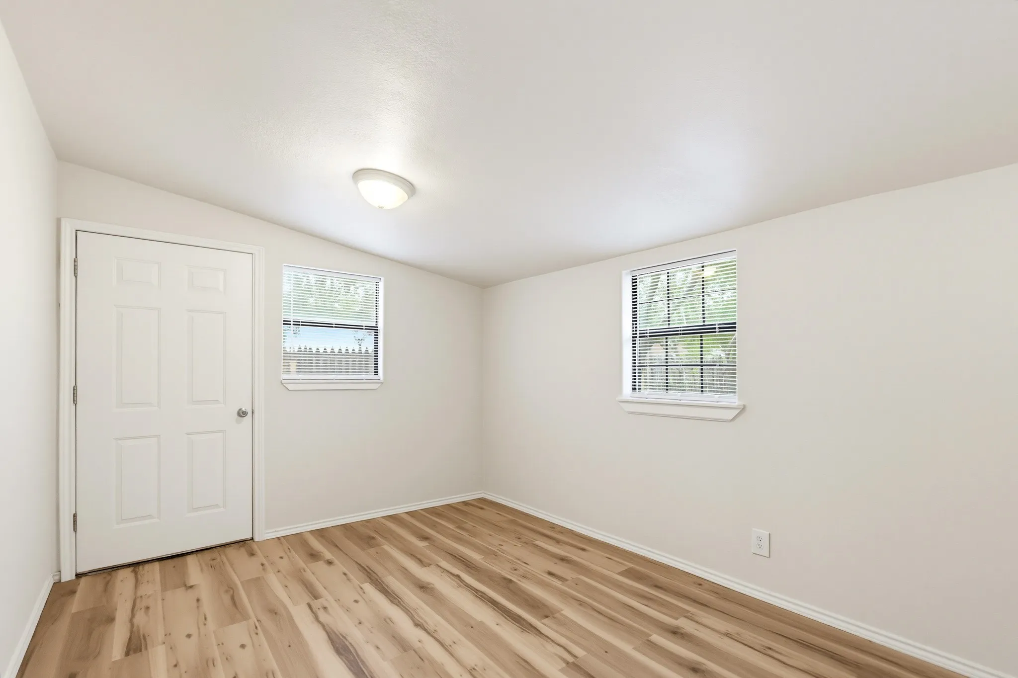 Single Family Residence For Sale in Taylor County , 1334 Lytle Acres Drive, Abilene, Texas 79602, 1 Bedroom, 1 Bathroom, 1 Garage spaces, 672 Sqft, built in 1952, mls#21403989, Real Estate Agent in Abilene, Homes For Sale in Taylor county, Homes For Sale in Abilene, Realtor in Abilene Texas, Real Estate Brokerage Independent Realty Texas, Luminita Cordes Realtor
