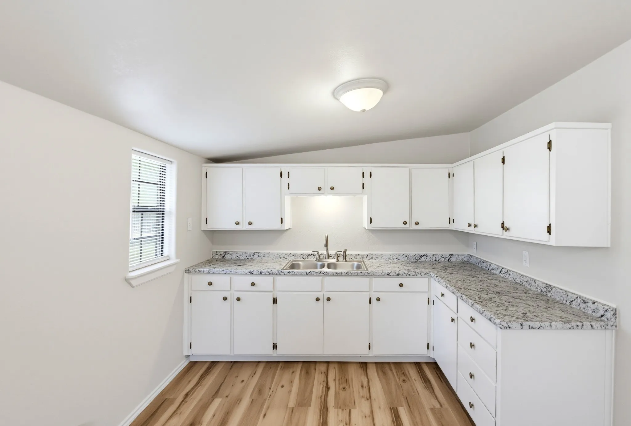 Single Family Residence For Sale in Taylor County , 1334 Lytle Acres Drive, Abilene, Texas 79602, 1 Bedroom, 1 Bathroom, 1 Garage spaces, 672 Sqft, built in 1952, mls#21403989, Real Estate Agent in Abilene, Homes For Sale in Taylor county, Homes For Sale in Abilene, Realtor in Abilene Texas, Real Estate Brokerage Independent Realty Texas, Luminita Cordes Realtor