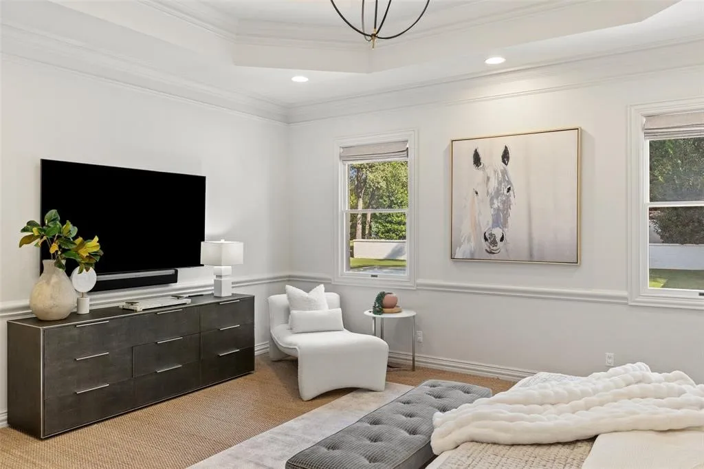 Tray ceiling with recessed lighting