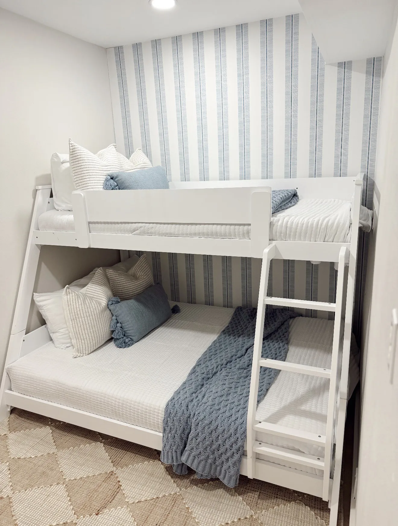 Condominium For Sale in Montgomery County , 12600 Melville Drive 214, Montgomery, Texas 77356, 2 Bedroom, 1 Bathroom, Garage spaces, 680 Sqft, built in 1974, mls#21390125, Real Estate Agent in Montgomery, Homes For Sale in Montgomery county, Homes For Sale in Montgomery, Realtor in Montgomery Texas, Real Estate Brokerage Independent Realty Texas, Luminita Cordes Realtor