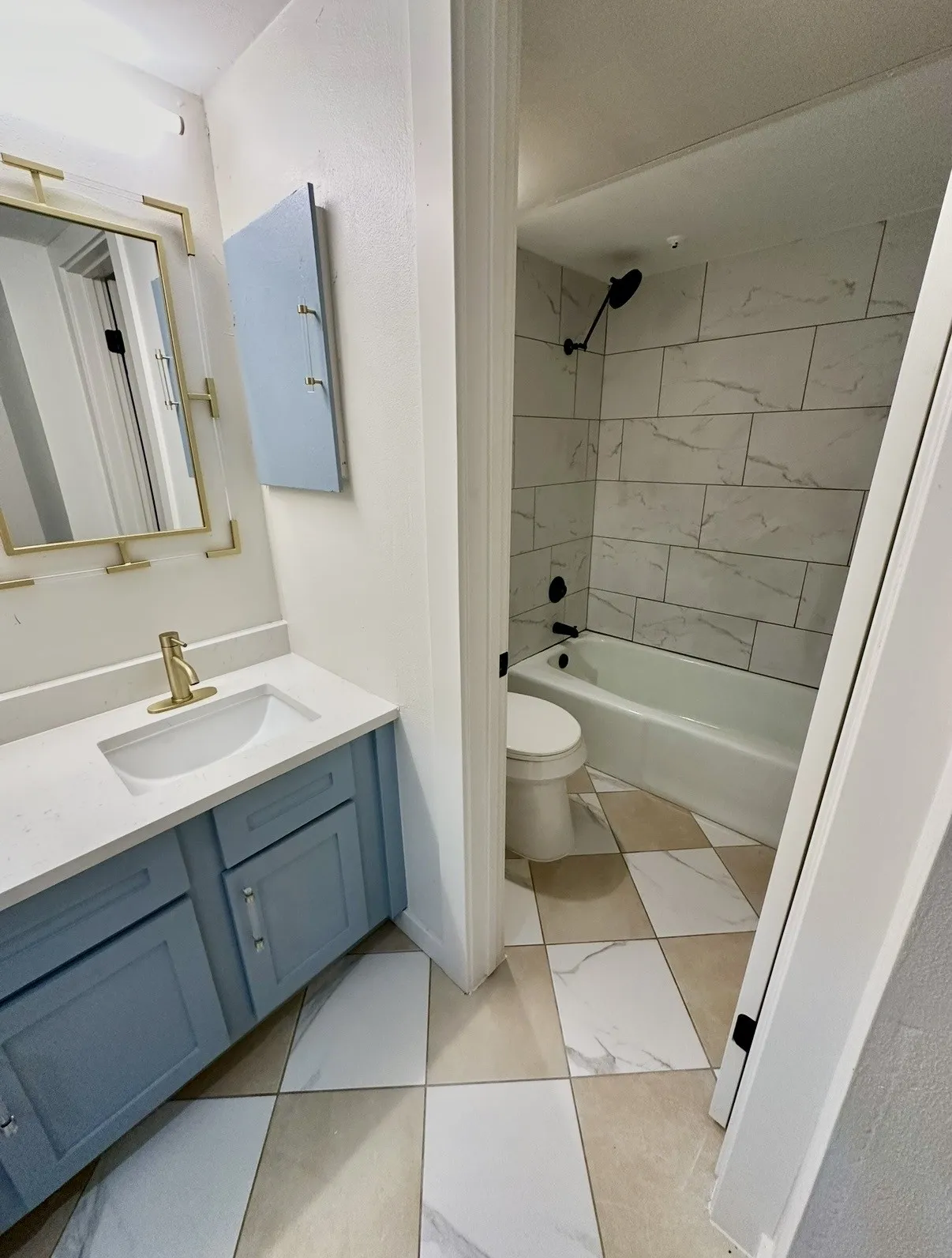 Condominium For Sale in Montgomery County , 12600 Melville Drive 214, Montgomery, Texas 77356, 2 Bedroom, 1 Bathroom, Garage spaces, 680 Sqft, built in 1974, mls#21390125, Real Estate Agent in Montgomery, Homes For Sale in Montgomery county, Homes For Sale in Montgomery, Realtor in Montgomery Texas, Real Estate Brokerage Independent Realty Texas, Luminita Cordes Realtor