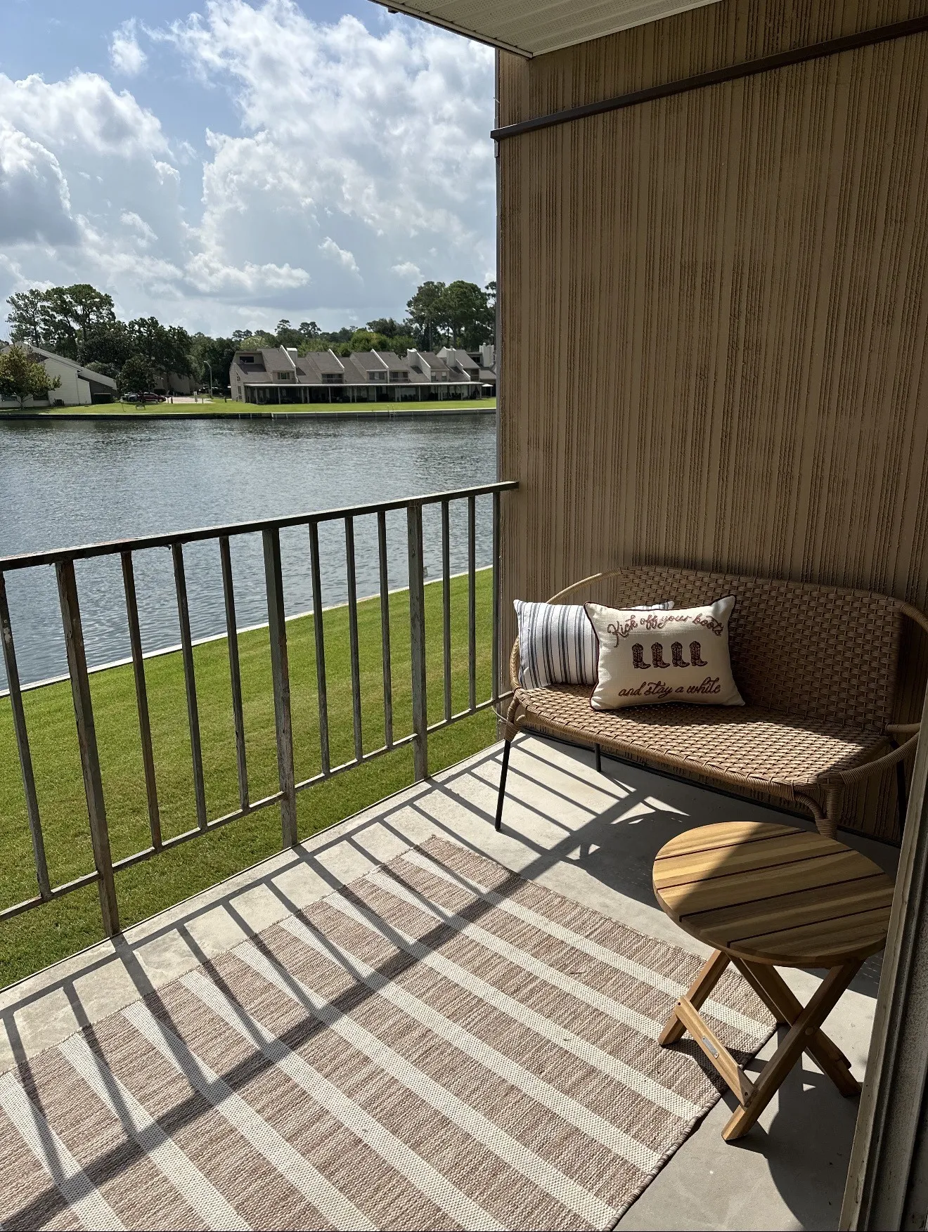 Condominium For Sale in Montgomery County , 12600 Melville Drive 214, Montgomery, Texas 77356, 2 Bedroom, 1 Bathroom, Garage spaces, 680 Sqft, built in 1974, mls#21390125, Real Estate Agent in Montgomery, Homes For Sale in Montgomery county, Homes For Sale in Montgomery, Realtor in Montgomery Texas, Real Estate Brokerage Independent Realty Texas, Luminita Cordes Realtor