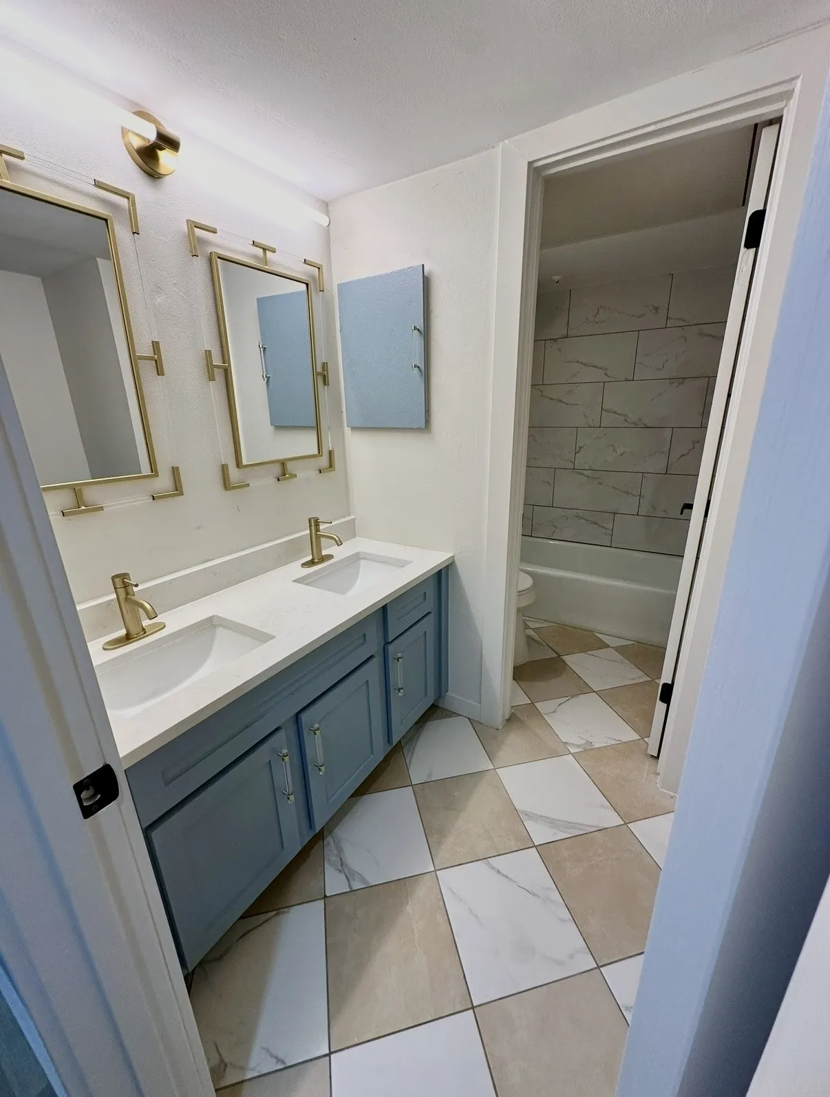 Condominium For Sale in Montgomery County , 12600 Melville Drive 214, Montgomery, Texas 77356, 2 Bedroom, 1 Bathroom, Garage spaces, 680 Sqft, built in 1974, mls#21390125, Real Estate Agent in Montgomery, Homes For Sale in Montgomery county, Homes For Sale in Montgomery, Realtor in Montgomery Texas, Real Estate Brokerage Independent Realty Texas, Luminita Cordes Realtor