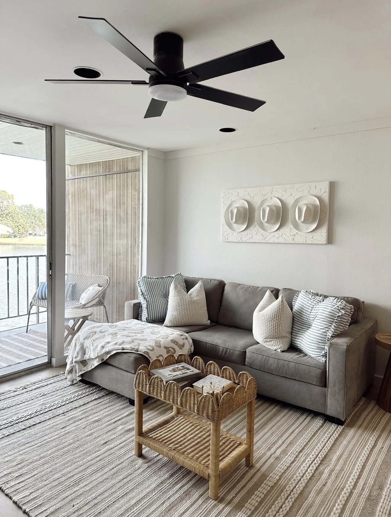Condominium For Sale in Montgomery County , 12600 Melville Drive 214, Montgomery, Texas 77356, 2 Bedroom, 1 Bathroom, Garage spaces, 680 Sqft, built in 1974, mls#21390125, Real Estate Agent in Montgomery, Homes For Sale in Montgomery county, Homes For Sale in Montgomery, Realtor in Montgomery Texas, Real Estate Brokerage Independent Realty Texas, Luminita Cordes Realtor