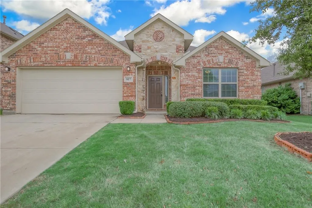 Single Family Residence For Rent in Denton County , 817 Silvermoon Drive, Little Elm, Texas 75068, 5 Bedroom, 2 Bathroom, 2 Garage spaces, 2,045 Sqft, built in 2013, mls#21404070, Real Estate Agent in Little Elm, Homes For Rent in Denton county, Homes For Rent in Little Elm, Realtor in Little Elm Texas, Real Estate Brokerage Independent Realty Texas, Luminita Cordes Realtor