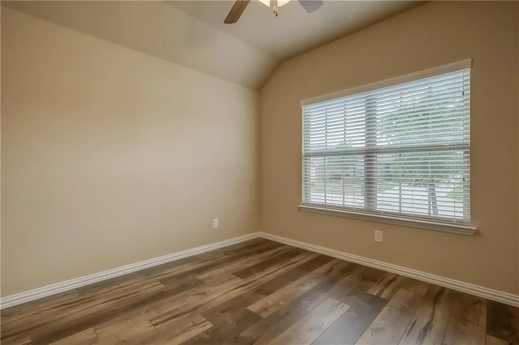 Single Family Residence For Rent in Denton County , 817 Silvermoon Drive, Little Elm, Texas 75068, 5 Bedroom, 2 Bathroom, 2 Garage spaces, 2,045 Sqft, built in 2013, mls#21404070, Real Estate Agent in Little Elm, Homes For Rent in Denton county, Homes For Rent in Little Elm, Realtor in Little Elm Texas, Real Estate Brokerage Independent Realty Texas, Luminita Cordes Realtor