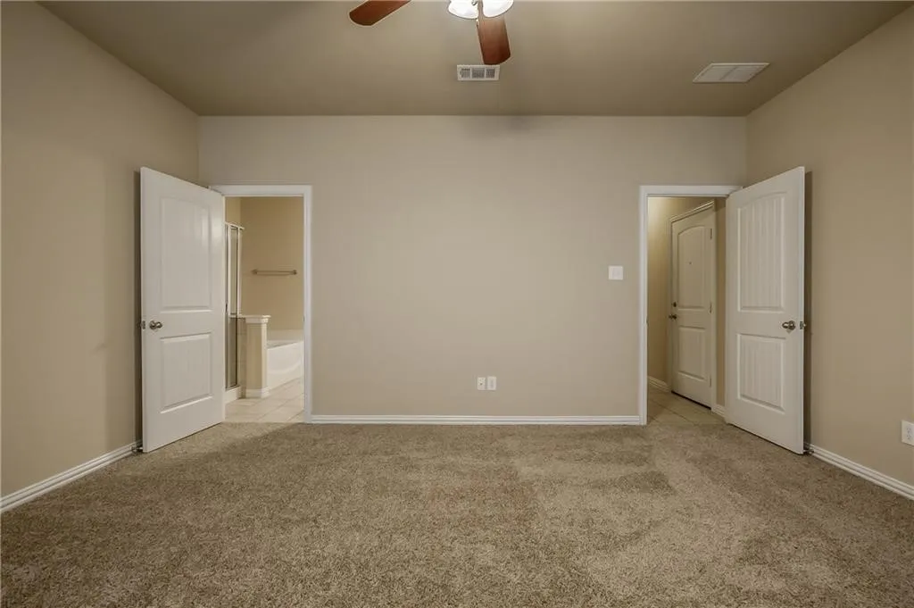Single Family Residence For Rent in Denton County , 817 Silvermoon Drive, Little Elm, Texas 75068, 5 Bedroom, 2 Bathroom, 2 Garage spaces, 2,045 Sqft, built in 2013, mls#21404070, Real Estate Agent in Little Elm, Homes For Rent in Denton county, Homes For Rent in Little Elm, Realtor in Little Elm Texas, Real Estate Brokerage Independent Realty Texas, Luminita Cordes Realtor