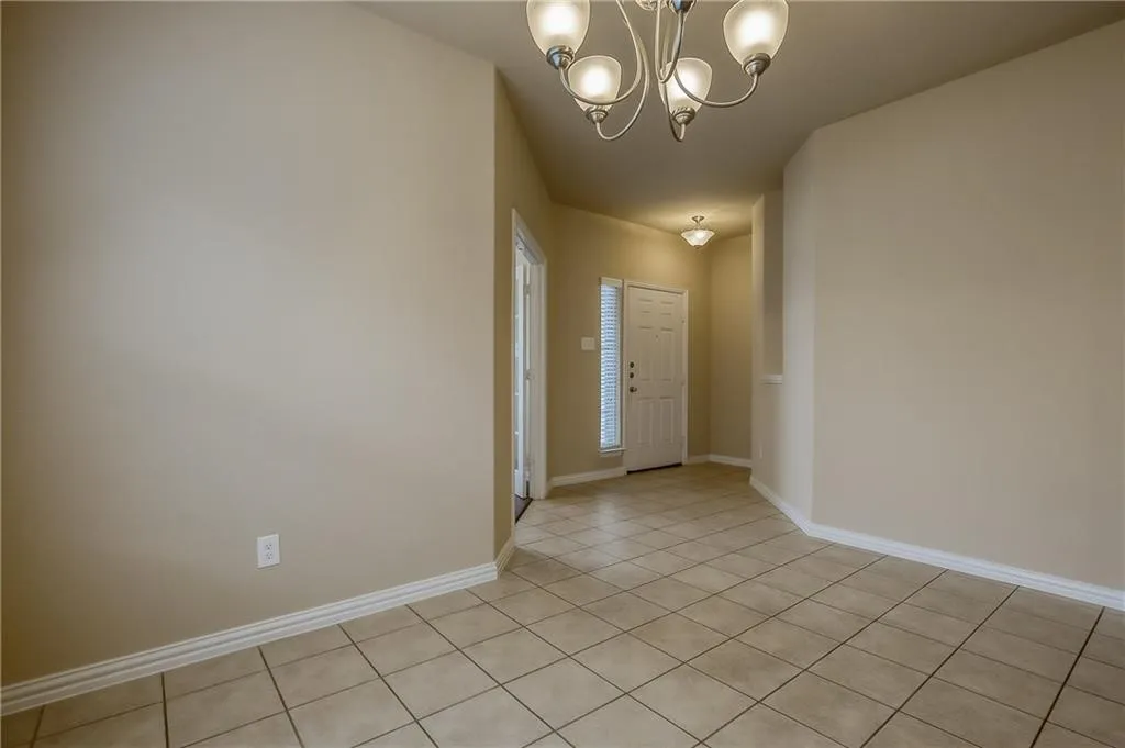 Single Family Residence For Rent in Denton County , 817 Silvermoon Drive, Little Elm, Texas 75068, 5 Bedroom, 2 Bathroom, 2 Garage spaces, 2,045 Sqft, built in 2013, mls#21404070, Real Estate Agent in Little Elm, Homes For Rent in Denton county, Homes For Rent in Little Elm, Realtor in Little Elm Texas, Real Estate Brokerage Independent Realty Texas, Luminita Cordes Realtor