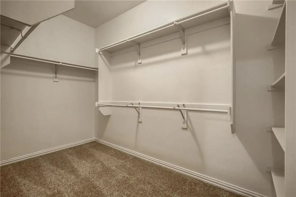 Single Family Residence For Rent in Denton County , 817 Silvermoon Drive, Little Elm, Texas 75068, 5 Bedroom, 2 Bathroom, 2 Garage spaces, 2,045 Sqft, built in 2013, mls#21404070, Real Estate Agent in Little Elm, Homes For Rent in Denton county, Homes For Rent in Little Elm, Realtor in Little Elm Texas, Real Estate Brokerage Independent Realty Texas, Luminita Cordes Realtor