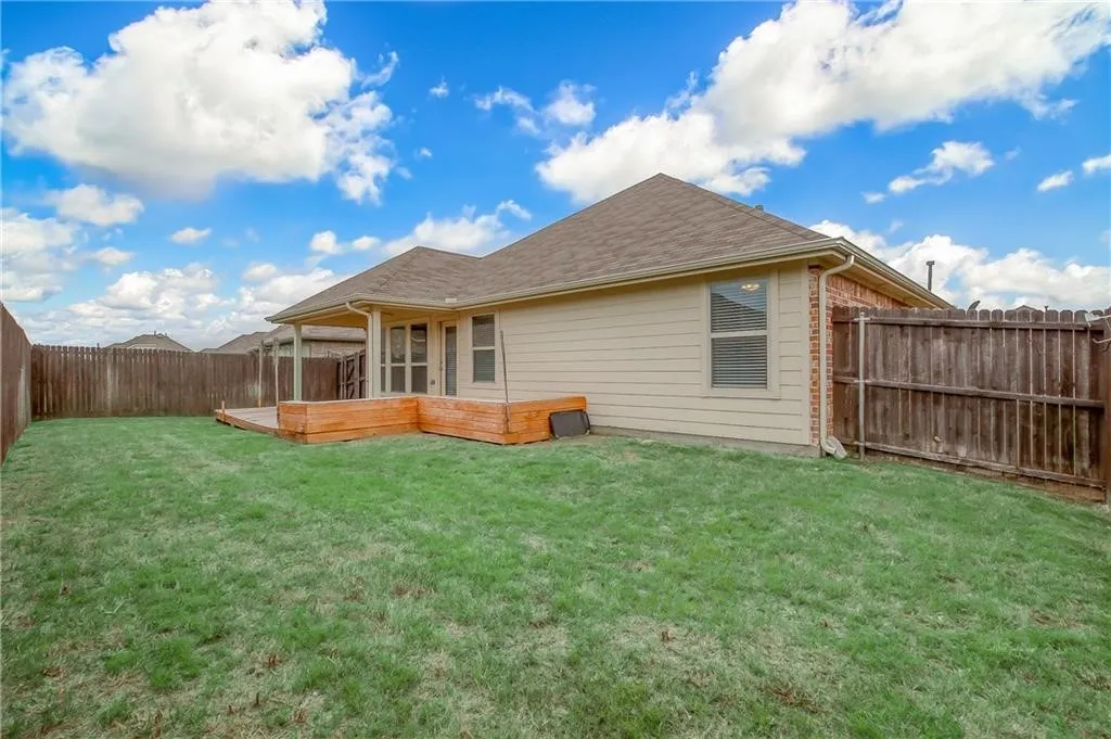 Single Family Residence For Rent in Denton County , 817 Silvermoon Drive, Little Elm, Texas 75068, 5 Bedroom, 2 Bathroom, 2 Garage spaces, 2,045 Sqft, built in 2013, mls#21404070, Real Estate Agent in Little Elm, Homes For Rent in Denton county, Homes For Rent in Little Elm, Realtor in Little Elm Texas, Real Estate Brokerage Independent Realty Texas, Luminita Cordes Realtor