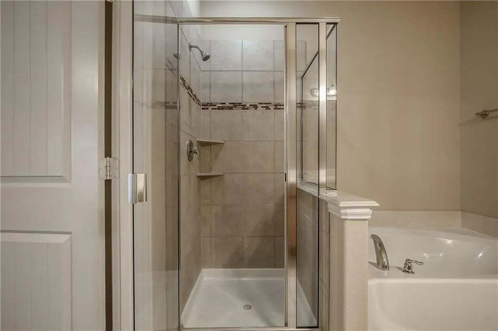 Single Family Residence For Rent in Denton County , 817 Silvermoon Drive, Little Elm, Texas 75068, 5 Bedroom, 2 Bathroom, 2 Garage spaces, 2,045 Sqft, built in 2013, mls#21404070, Real Estate Agent in Little Elm, Homes For Rent in Denton county, Homes For Rent in Little Elm, Realtor in Little Elm Texas, Real Estate Brokerage Independent Realty Texas, Luminita Cordes Realtor