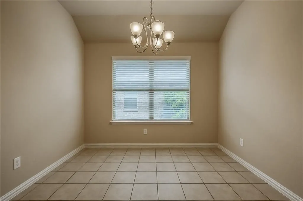 Single Family Residence For Rent in Denton County , 817 Silvermoon Drive, Little Elm, Texas 75068, 5 Bedroom, 2 Bathroom, 2 Garage spaces, 2,045 Sqft, built in 2013, mls#21404070, Real Estate Agent in Little Elm, Homes For Rent in Denton county, Homes For Rent in Little Elm, Realtor in Little Elm Texas, Real Estate Brokerage Independent Realty Texas, Luminita Cordes Realtor