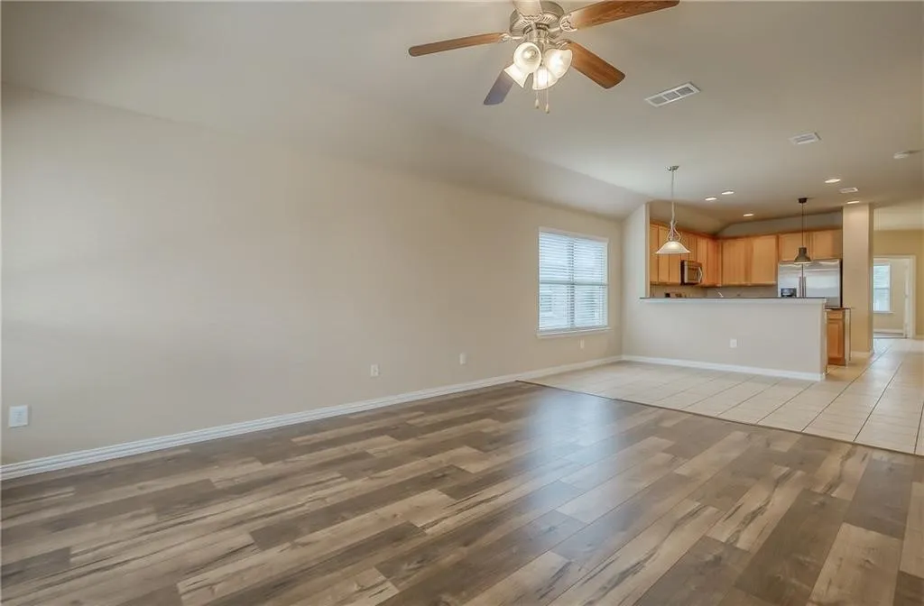 Single Family Residence For Rent in Denton County , 817 Silvermoon Drive, Little Elm, Texas 75068, 5 Bedroom, 2 Bathroom, 2 Garage spaces, 2,045 Sqft, built in 2013, mls#21404070, Real Estate Agent in Little Elm, Homes For Rent in Denton county, Homes For Rent in Little Elm, Realtor in Little Elm Texas, Real Estate Brokerage Independent Realty Texas, Luminita Cordes Realtor