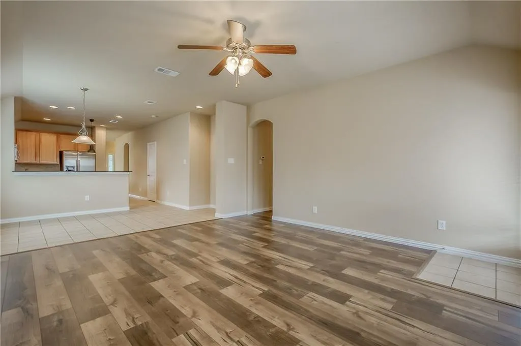 Single Family Residence For Rent in Denton County , 817 Silvermoon Drive, Little Elm, Texas 75068, 5 Bedroom, 2 Bathroom, 2 Garage spaces, 2,045 Sqft, built in 2013, mls#21404070, Real Estate Agent in Little Elm, Homes For Rent in Denton county, Homes For Rent in Little Elm, Realtor in Little Elm Texas, Real Estate Brokerage Independent Realty Texas, Luminita Cordes Realtor