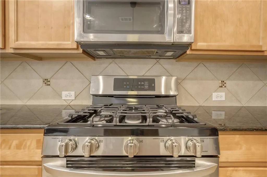 Single Family Residence For Rent in Denton County , 817 Silvermoon Drive, Little Elm, Texas 75068, 5 Bedroom, 2 Bathroom, 2 Garage spaces, 2,045 Sqft, built in 2013, mls#21404070, Real Estate Agent in Little Elm, Homes For Rent in Denton county, Homes For Rent in Little Elm, Realtor in Little Elm Texas, Real Estate Brokerage Independent Realty Texas, Luminita Cordes Realtor