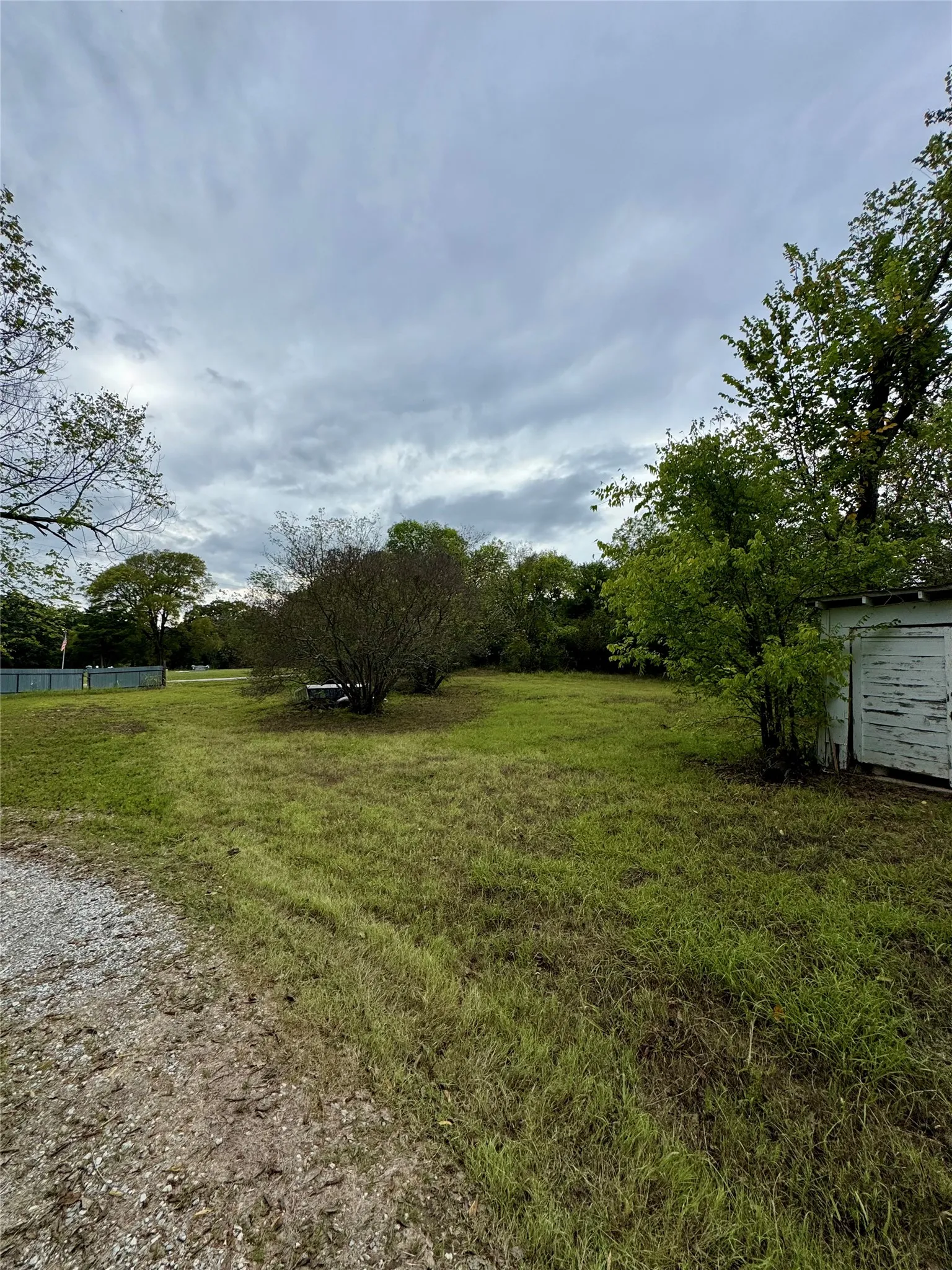 Single Family Residence For Sale in Fannin County , 103 S Center Street, Bonham, Texas 75418, 2 Bedroom, 1 Bathroom, Garage spaces, 1,140 Sqft, built in 1942, mls#21403410, Real Estate Agent in Bonham, Homes For Sale in Fannin county, Homes For Sale in Bonham, Realtor in Bonham Texas, Real Estate Brokerage Independent Realty Texas, Luminita Cordes Realtor