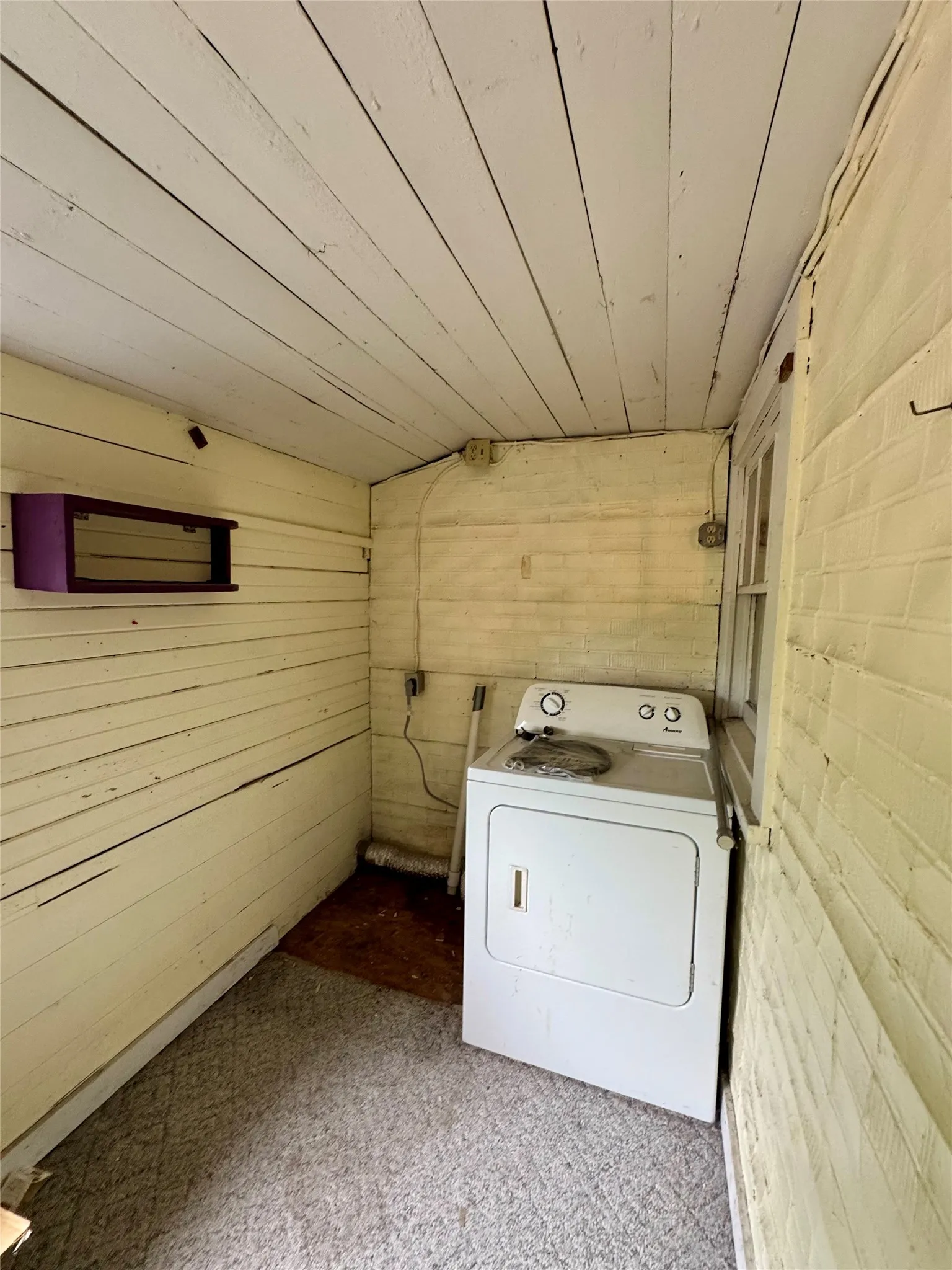 Single Family Residence For Sale in Fannin County , 103 S Center Street, Bonham, Texas 75418, 2 Bedroom, 1 Bathroom, Garage spaces, 1,140 Sqft, built in 1942, mls#21403410, Real Estate Agent in Bonham, Homes For Sale in Fannin county, Homes For Sale in Bonham, Realtor in Bonham Texas, Real Estate Brokerage Independent Realty Texas, Luminita Cordes Realtor