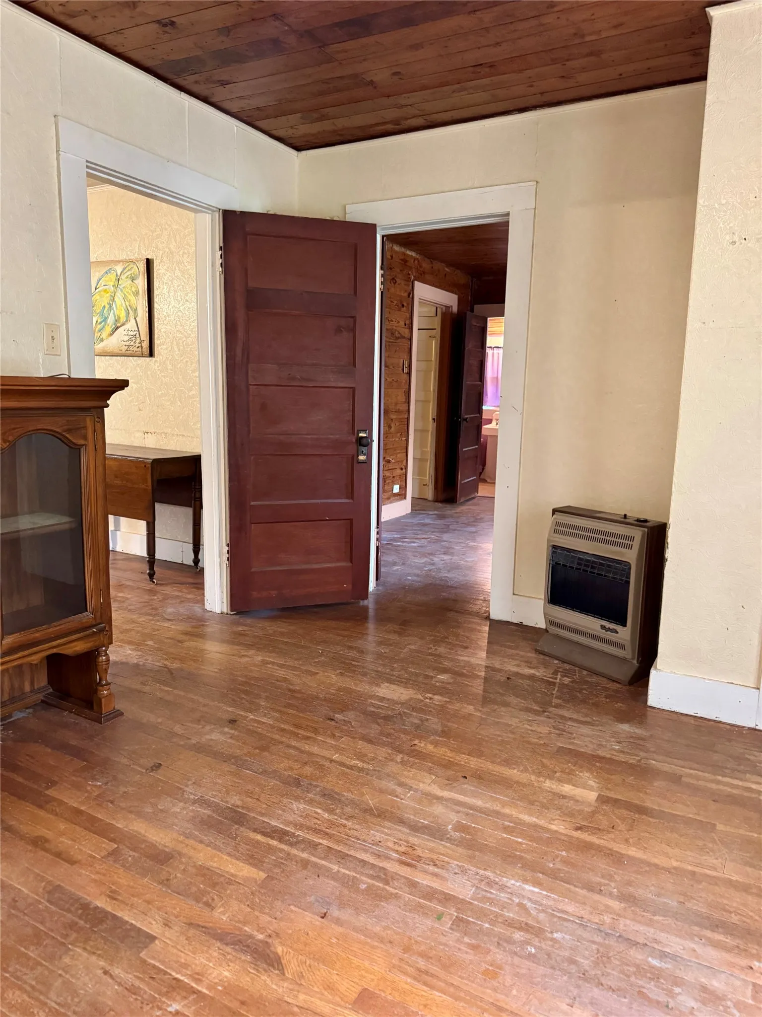 Single Family Residence For Sale in Fannin County , 103 S Center Street, Bonham, Texas 75418, 2 Bedroom, 1 Bathroom, Garage spaces, 1,140 Sqft, built in 1942, mls#21403410, Real Estate Agent in Bonham, Homes For Sale in Fannin county, Homes For Sale in Bonham, Realtor in Bonham Texas, Real Estate Brokerage Independent Realty Texas, Luminita Cordes Realtor