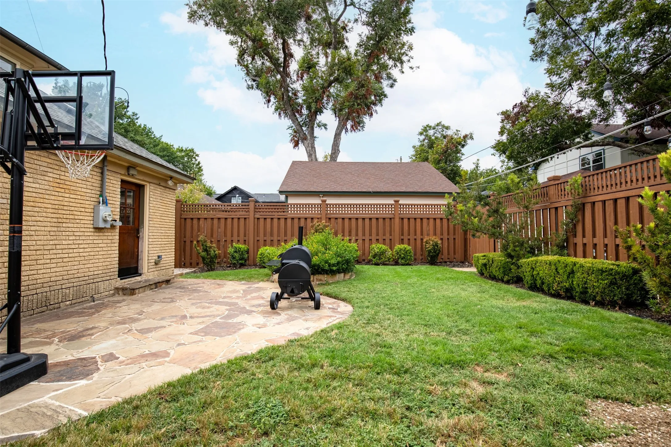 Single Family Residence For Sale in Dallas County , 5435 Mercedes Avenue, Dallas, Texas 75206, 3 Bedroom, 3 Bathroom, 2 Garage spaces, 3,100 Sqft, built in 1928, mls#21399227, Real Estate Agent in Dallas, Homes For Sale in Dallas county, Homes For Sale in Dallas, Realtor in Dallas Texas, Real Estate Brokerage Independent Realty Texas, Luminita Cordes Realtor