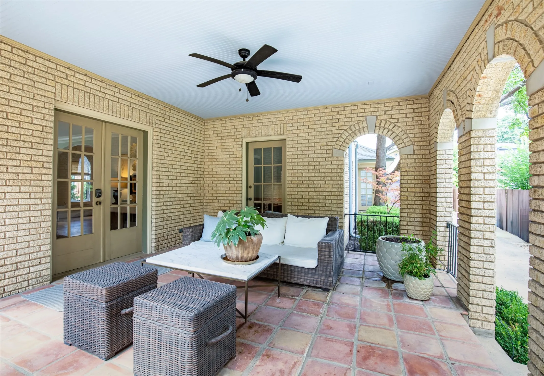 Single Family Residence For Sale in Dallas County , 5435 Mercedes Avenue, Dallas, Texas 75206, 3 Bedroom, 3 Bathroom, 2 Garage spaces, 3,100 Sqft, built in 1928, mls#21399227, Real Estate Agent in Dallas, Homes For Sale in Dallas county, Homes For Sale in Dallas, Realtor in Dallas Texas, Real Estate Brokerage Independent Realty Texas, Luminita Cordes Realtor
