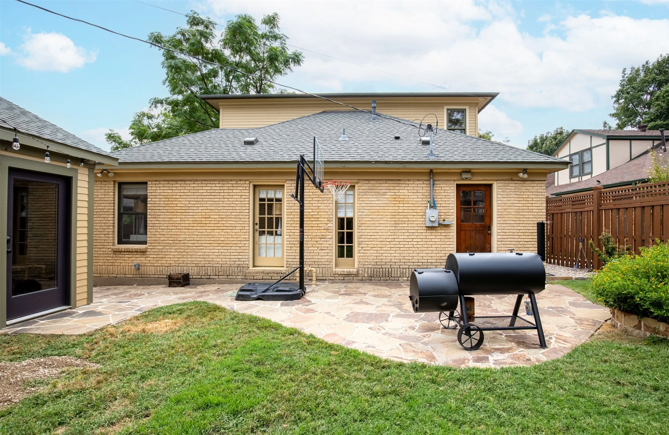 Single Family Residence For Sale in Dallas County , 5435 Mercedes Avenue, Dallas, Texas 75206, 3 Bedroom, 3 Bathroom, 2 Garage spaces, 3,100 Sqft, built in 1928, mls#21399227, Real Estate Agent in Dallas, Homes For Sale in Dallas county, Homes For Sale in Dallas, Realtor in Dallas Texas, Real Estate Brokerage Independent Realty Texas, Luminita Cordes Realtor