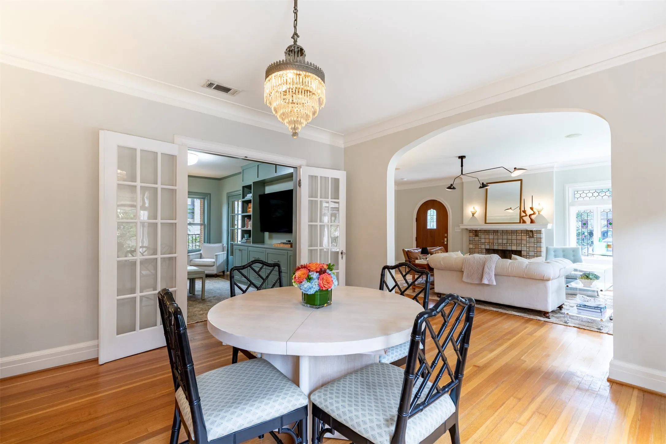 Single Family Residence For Sale in Dallas County , 5435 Mercedes Avenue, Dallas, Texas 75206, 3 Bedroom, 3 Bathroom, 2 Garage spaces, 3,100 Sqft, built in 1928, mls#21399227, Real Estate Agent in Dallas, Homes For Sale in Dallas county, Homes For Sale in Dallas, Realtor in Dallas Texas, Real Estate Brokerage Independent Realty Texas, Luminita Cordes Realtor
