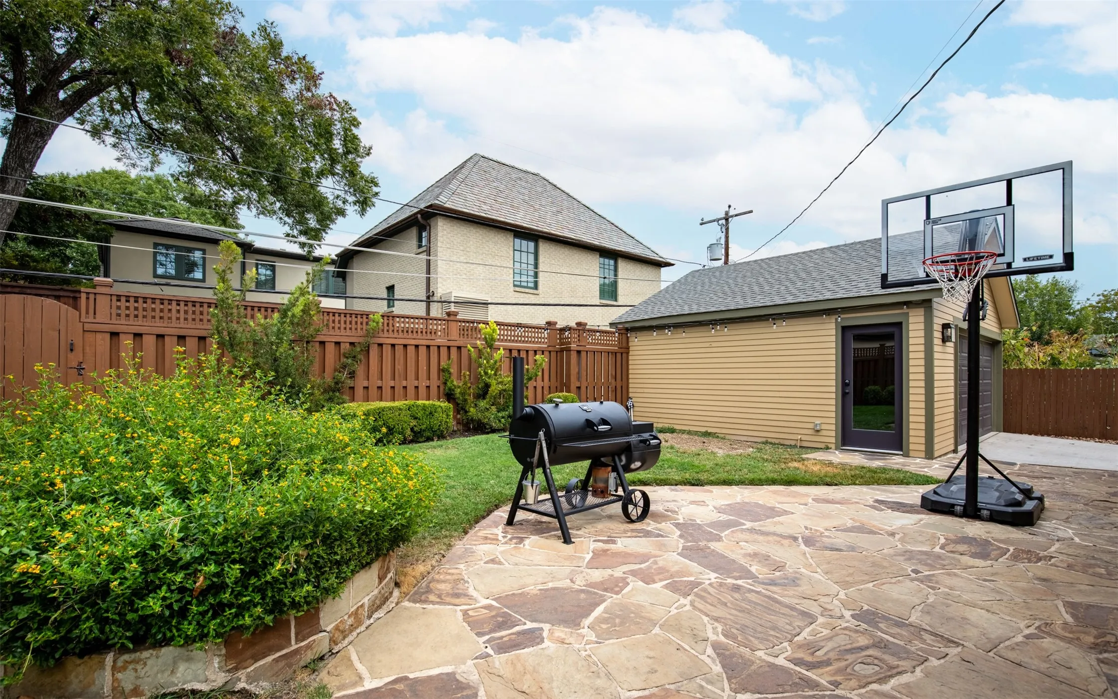 Single Family Residence For Sale in Dallas County , 5435 Mercedes Avenue, Dallas, Texas 75206, 3 Bedroom, 3 Bathroom, 2 Garage spaces, 3,100 Sqft, built in 1928, mls#21399227, Real Estate Agent in Dallas, Homes For Sale in Dallas county, Homes For Sale in Dallas, Realtor in Dallas Texas, Real Estate Brokerage Independent Realty Texas, Luminita Cordes Realtor
