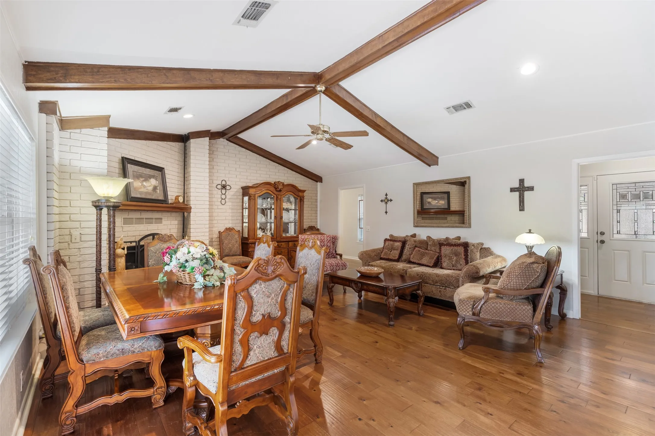 Single Family Residence For Sale in Grayson County , 2702 Tracey Street, Denison, Texas 75020, 4 Bedroom, 4 Bathroom, 2 Garage spaces, 3,557 Sqft, built in 1980, mls#21397610, Real Estate Agent in Denison, Homes For Sale in Grayson county, Homes For Sale in Denison, Realtor in Denison Texas, Real Estate Brokerage Independent Realty Texas, Luminita Cordes Realtor