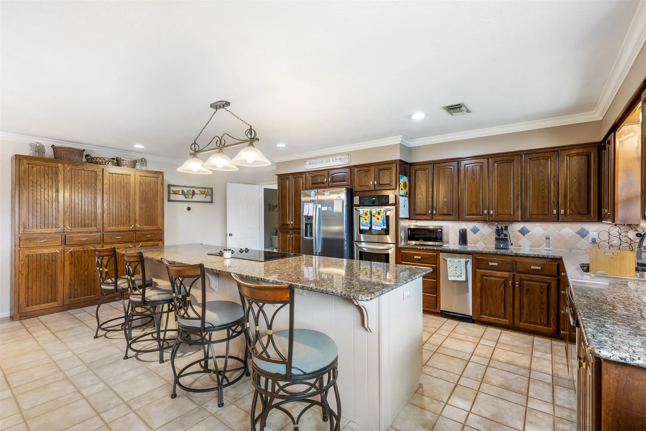 Single Family Residence For Sale in Grayson County , 2702 Tracey Street, Denison, Texas 75020, 4 Bedroom, 4 Bathroom, 2 Garage spaces, 3,557 Sqft, built in 1980, mls#21397610, Real Estate Agent in Denison, Homes For Sale in Grayson county, Homes For Sale in Denison, Realtor in Denison Texas, Real Estate Brokerage Independent Realty Texas, Luminita Cordes Realtor