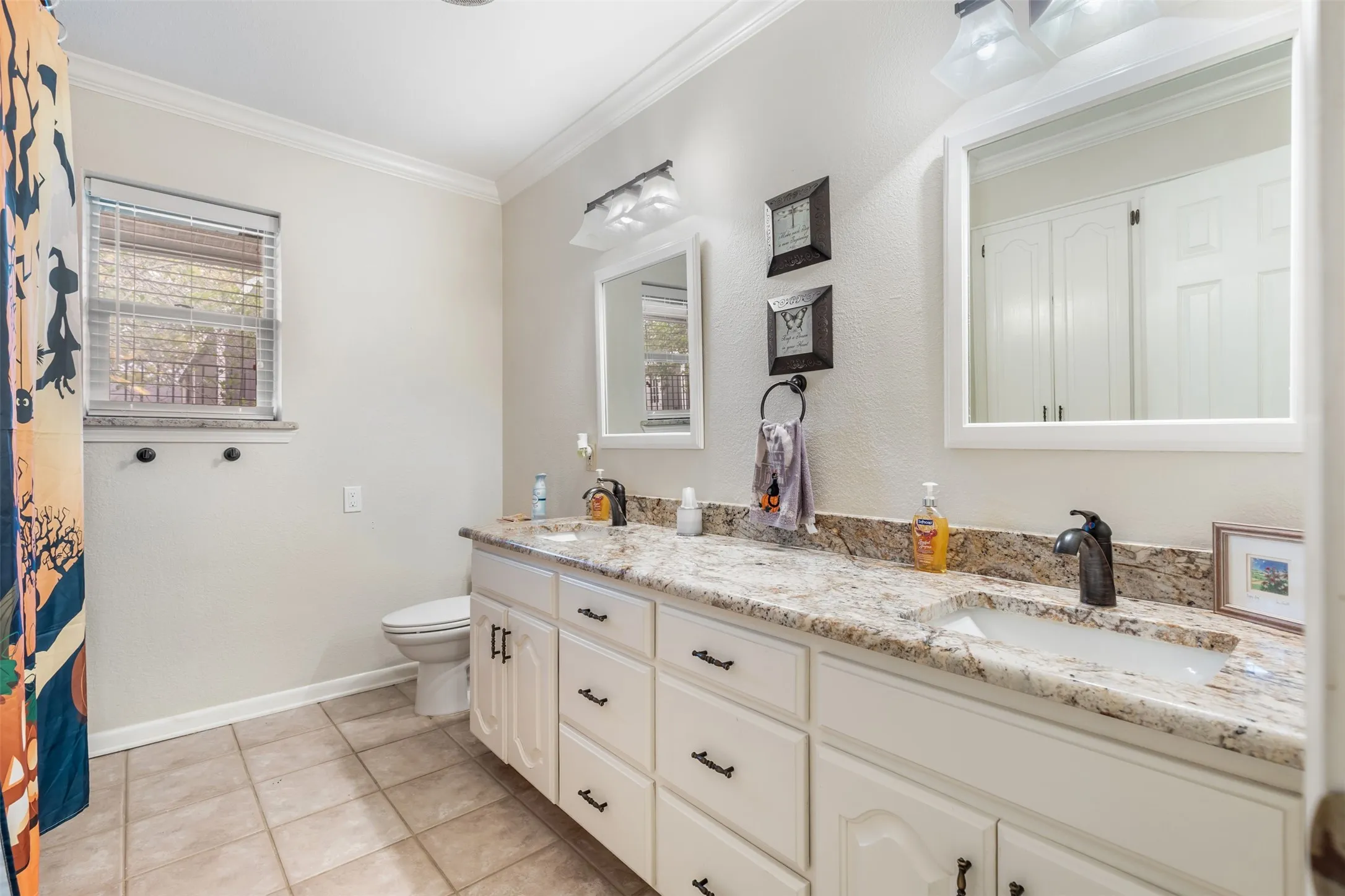 Single Family Residence For Sale in Grayson County , 2702 Tracey Street, Denison, Texas 75020, 4 Bedroom, 4 Bathroom, 2 Garage spaces, 3,557 Sqft, built in 1980, mls#21397610, Real Estate Agent in Denison, Homes For Sale in Grayson county, Homes For Sale in Denison, Realtor in Denison Texas, Real Estate Brokerage Independent Realty Texas, Luminita Cordes Realtor