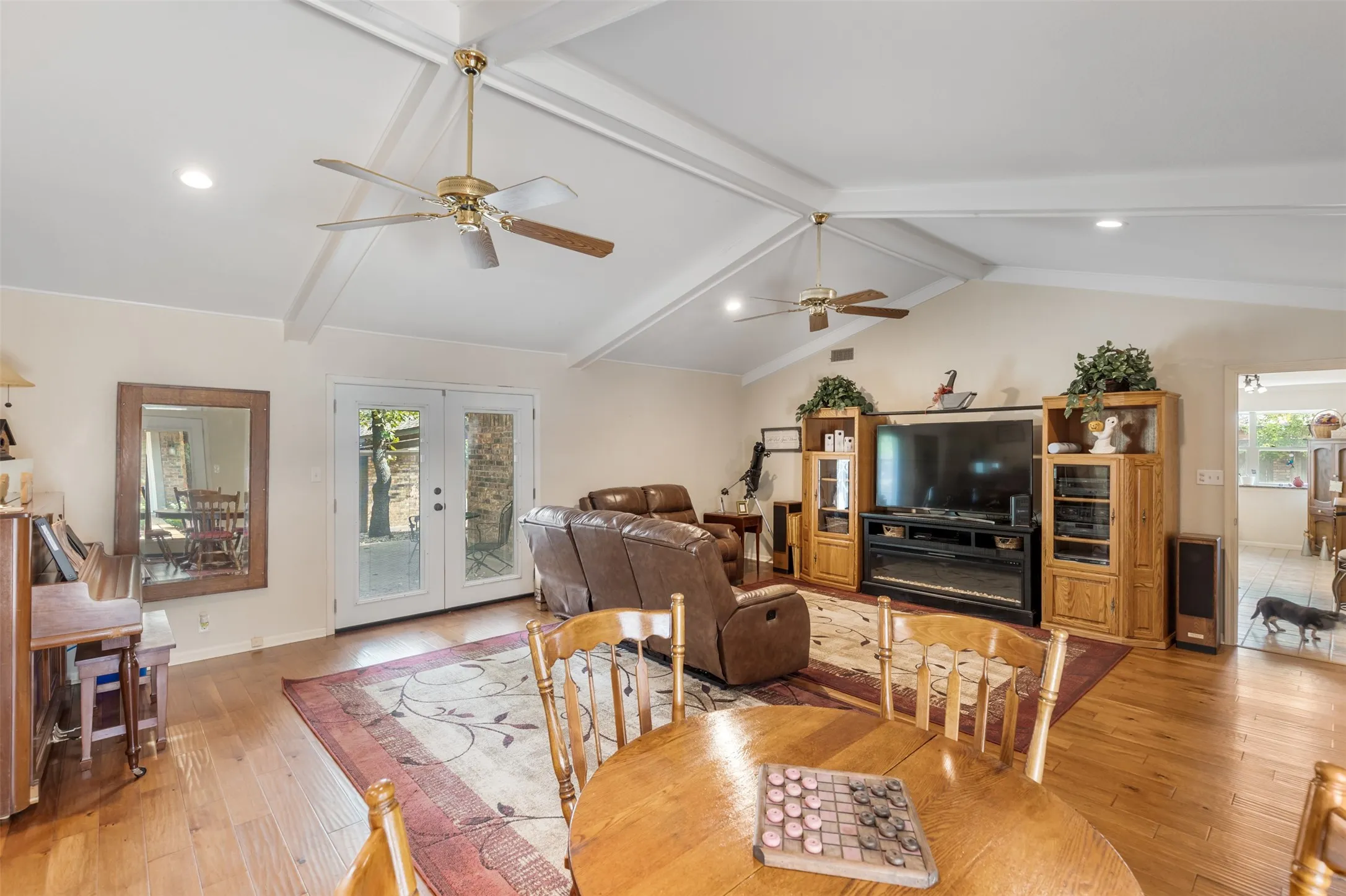 Single Family Residence For Sale in Grayson County , 2702 Tracey Street, Denison, Texas 75020, 4 Bedroom, 4 Bathroom, 2 Garage spaces, 3,557 Sqft, built in 1980, mls#21397610, Real Estate Agent in Denison, Homes For Sale in Grayson county, Homes For Sale in Denison, Realtor in Denison Texas, Real Estate Brokerage Independent Realty Texas, Luminita Cordes Realtor