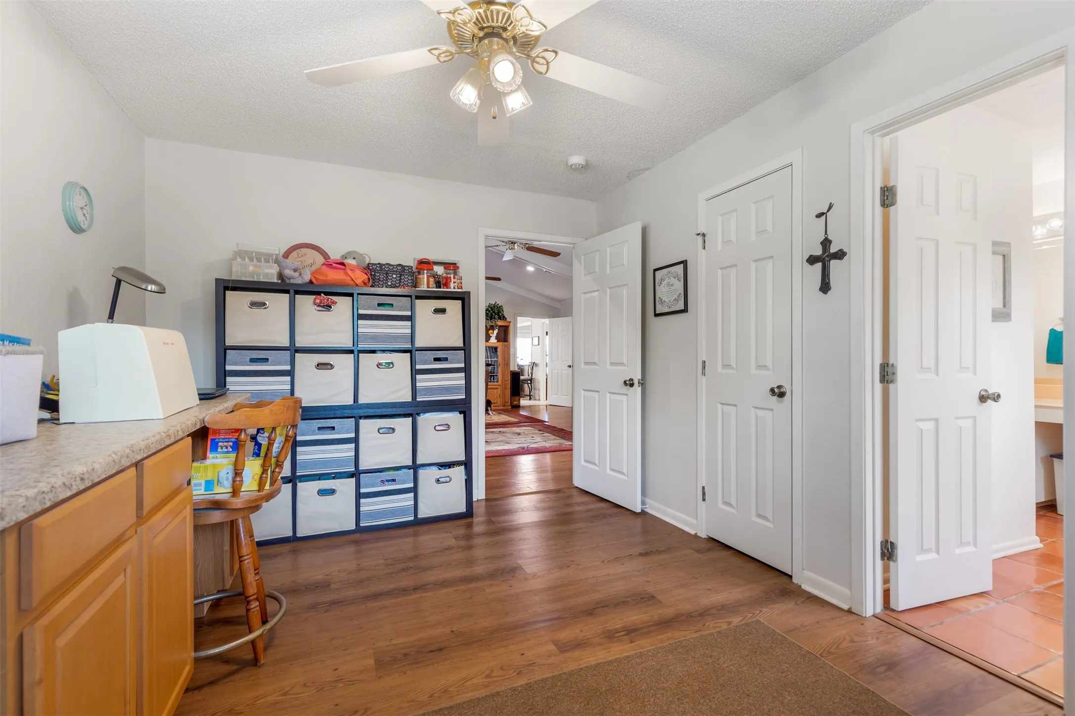 Single Family Residence For Sale in Grayson County , 2702 Tracey Street, Denison, Texas 75020, 4 Bedroom, 4 Bathroom, 2 Garage spaces, 3,557 Sqft, built in 1980, mls#21397610, Real Estate Agent in Denison, Homes For Sale in Grayson county, Homes For Sale in Denison, Realtor in Denison Texas, Real Estate Brokerage Independent Realty Texas, Luminita Cordes Realtor