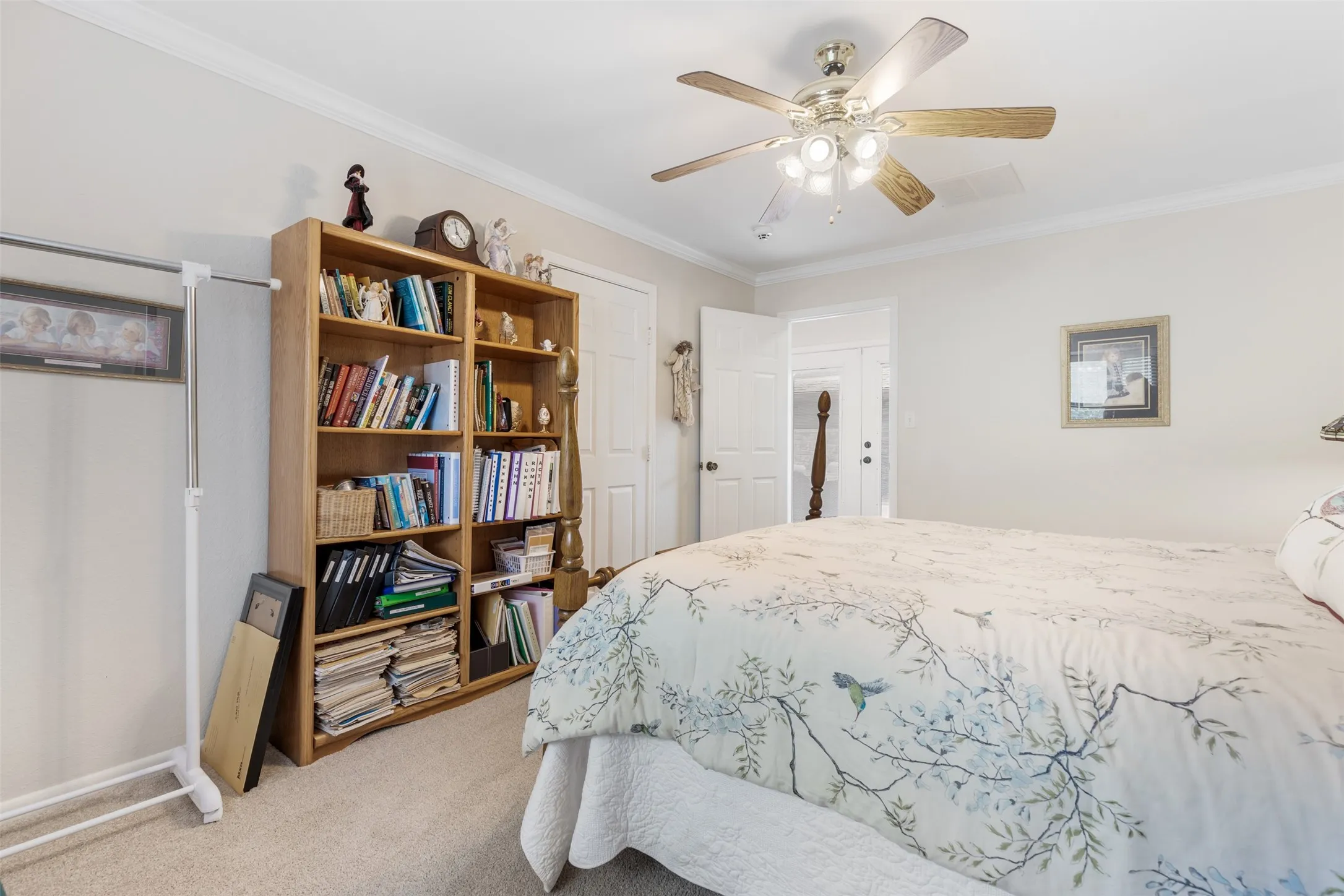 Single Family Residence For Sale in Grayson County , 2702 Tracey Street, Denison, Texas 75020, 4 Bedroom, 4 Bathroom, 2 Garage spaces, 3,557 Sqft, built in 1980, mls#21397610, Real Estate Agent in Denison, Homes For Sale in Grayson county, Homes For Sale in Denison, Realtor in Denison Texas, Real Estate Brokerage Independent Realty Texas, Luminita Cordes Realtor