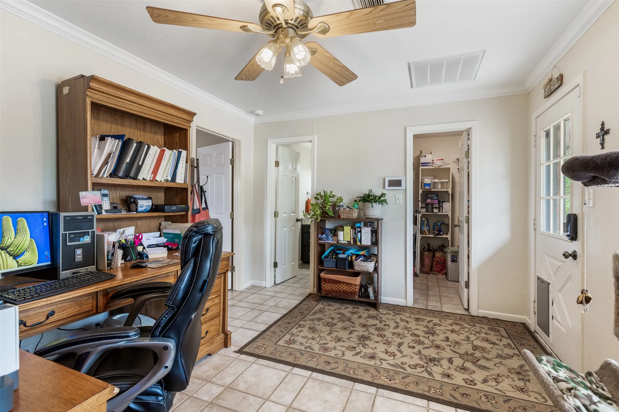 Single Family Residence For Sale in Grayson County , 2702 Tracey Street, Denison, Texas 75020, 4 Bedroom, 4 Bathroom, 2 Garage spaces, 3,557 Sqft, built in 1980, mls#21397610, Real Estate Agent in Denison, Homes For Sale in Grayson county, Homes For Sale in Denison, Realtor in Denison Texas, Real Estate Brokerage Independent Realty Texas, Luminita Cordes Realtor