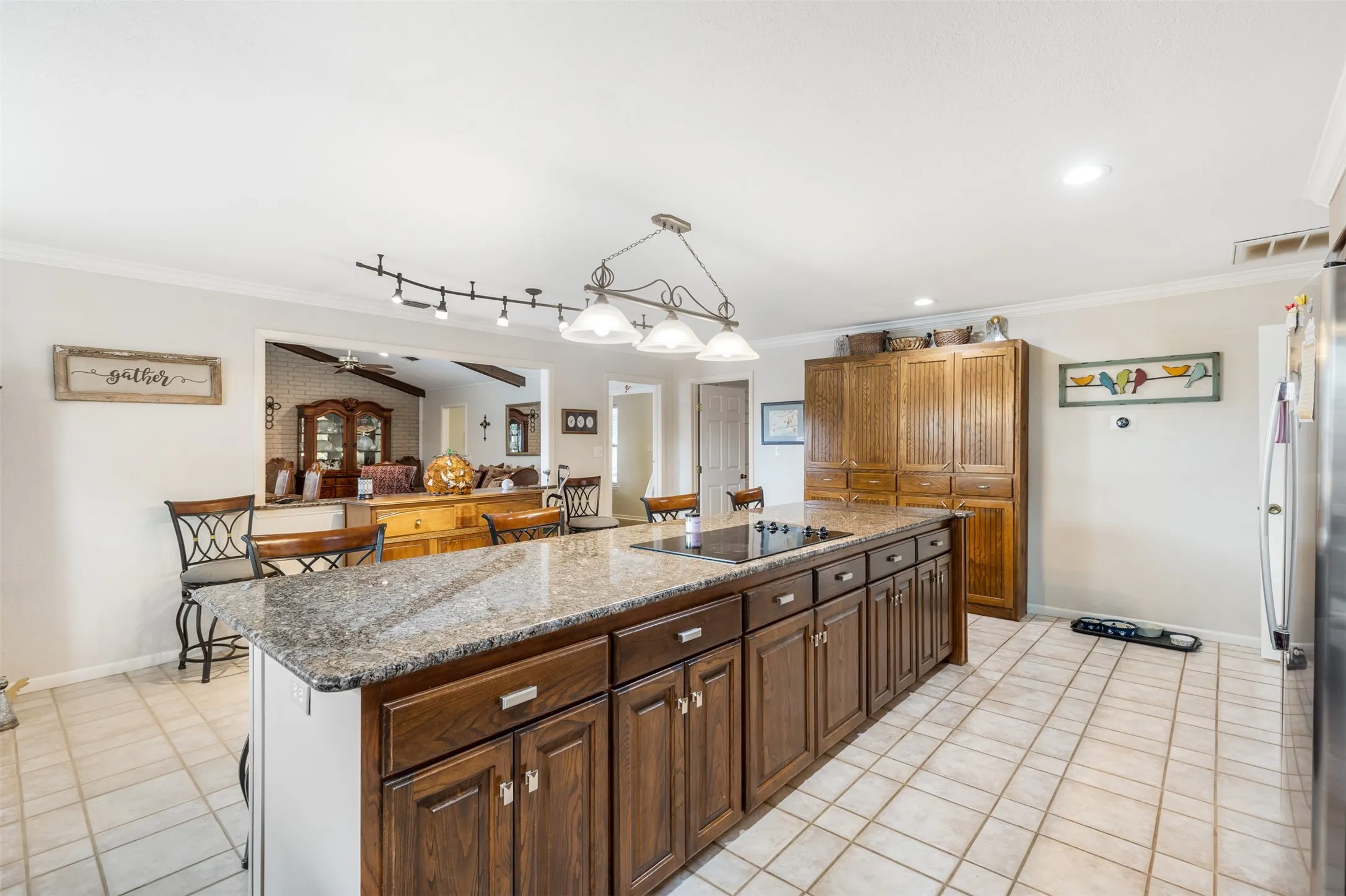 Single Family Residence For Sale in Grayson County , 2702 Tracey Street, Denison, Texas 75020, 4 Bedroom, 4 Bathroom, 2 Garage spaces, 3,557 Sqft, built in 1980, mls#21397610, Real Estate Agent in Denison, Homes For Sale in Grayson county, Homes For Sale in Denison, Realtor in Denison Texas, Real Estate Brokerage Independent Realty Texas, Luminita Cordes Realtor