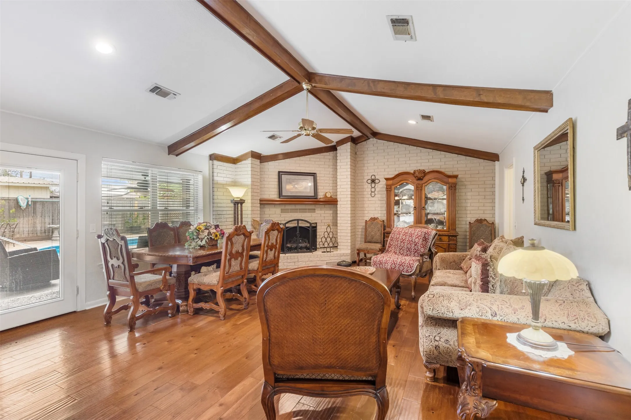 Single Family Residence For Sale in Grayson County , 2702 Tracey Street, Denison, Texas 75020, 4 Bedroom, 4 Bathroom, 2 Garage spaces, 3,557 Sqft, built in 1980, mls#21397610, Real Estate Agent in Denison, Homes For Sale in Grayson county, Homes For Sale in Denison, Realtor in Denison Texas, Real Estate Brokerage Independent Realty Texas, Luminita Cordes Realtor