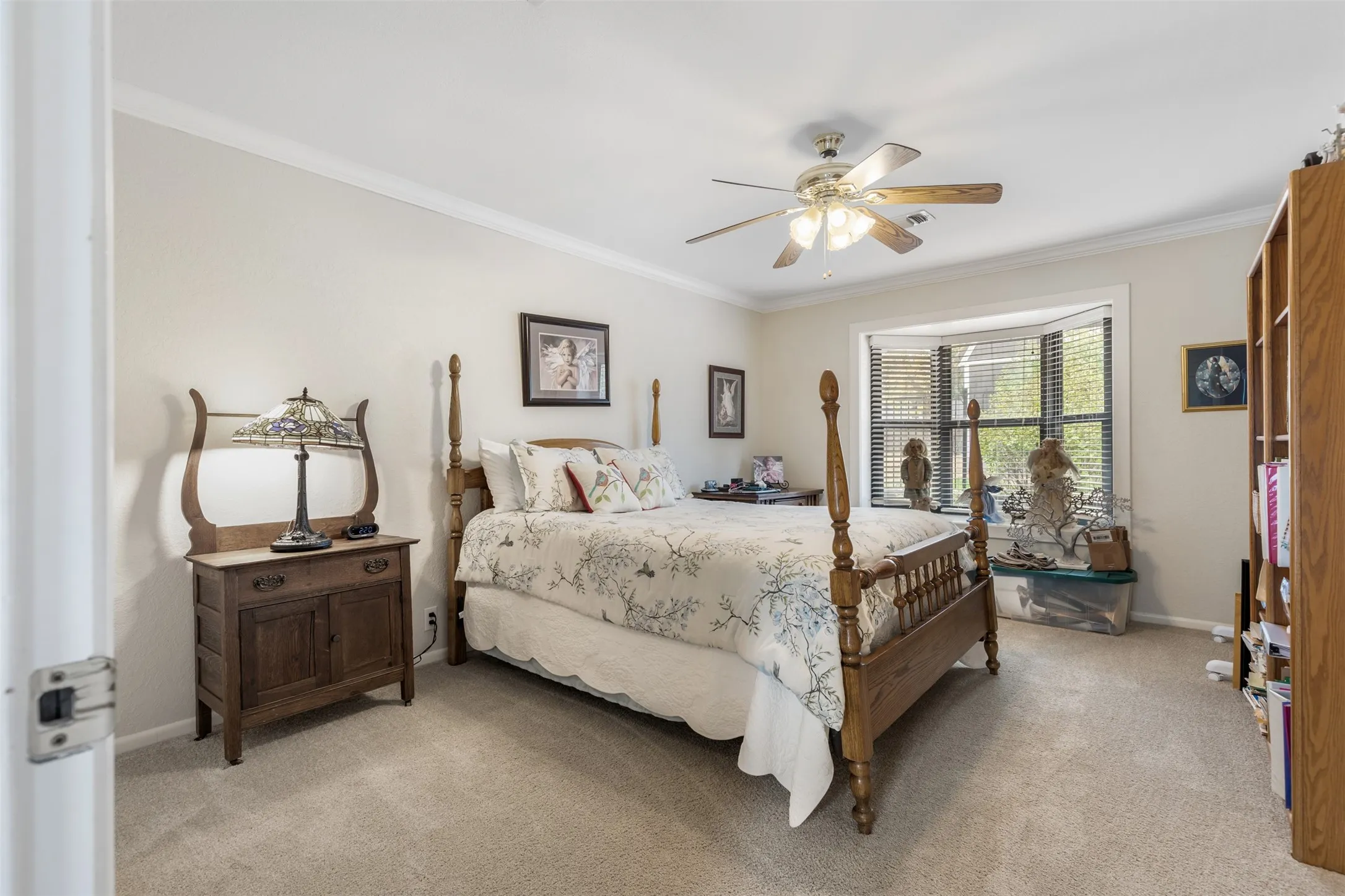 Single Family Residence For Sale in Grayson County , 2702 Tracey Street, Denison, Texas 75020, 4 Bedroom, 4 Bathroom, 2 Garage spaces, 3,557 Sqft, built in 1980, mls#21397610, Real Estate Agent in Denison, Homes For Sale in Grayson county, Homes For Sale in Denison, Realtor in Denison Texas, Real Estate Brokerage Independent Realty Texas, Luminita Cordes Realtor