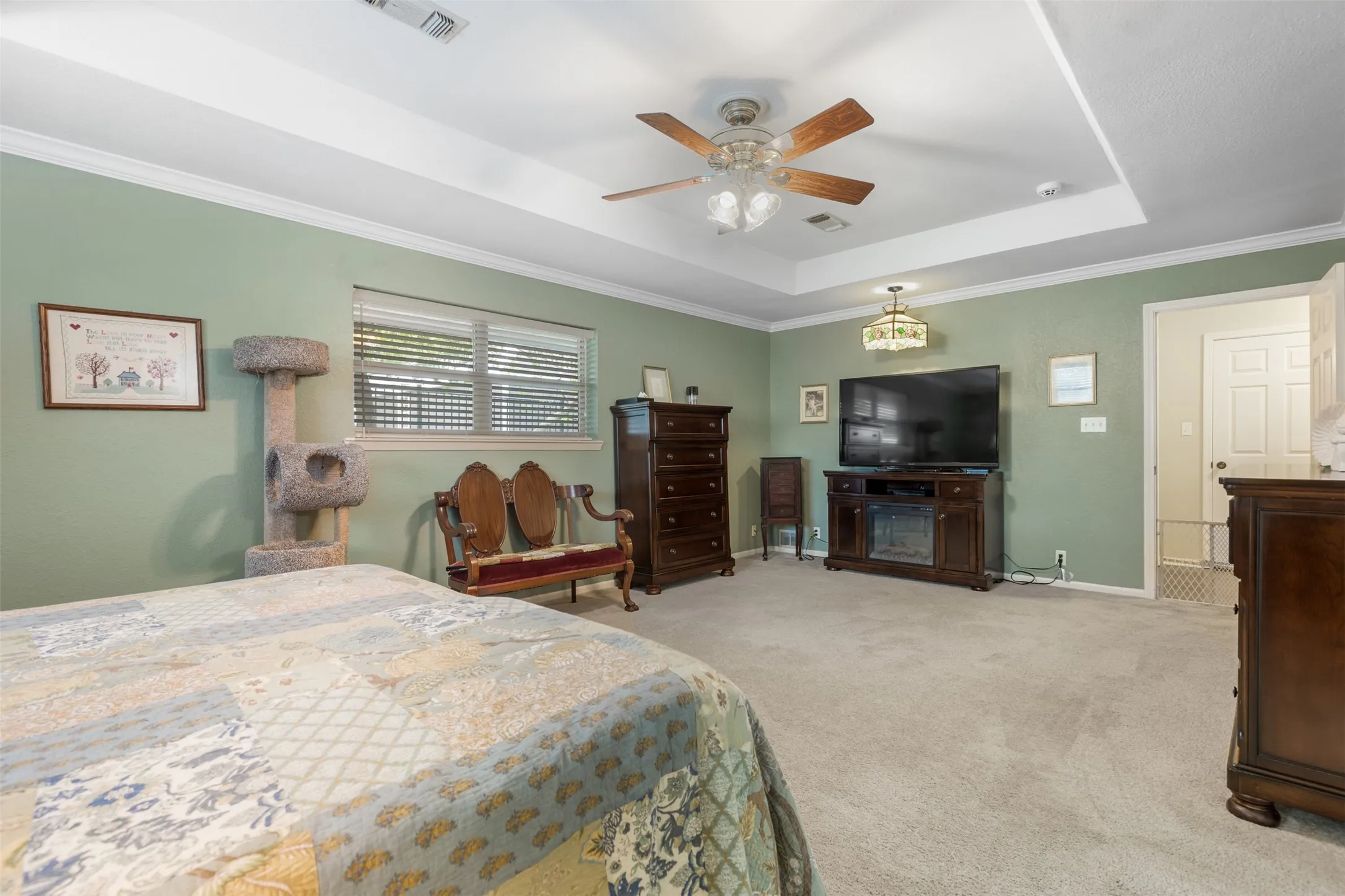 Single Family Residence For Sale in Grayson County , 2702 Tracey Street, Denison, Texas 75020, 4 Bedroom, 4 Bathroom, 2 Garage spaces, 3,557 Sqft, built in 1980, mls#21397610, Real Estate Agent in Denison, Homes For Sale in Grayson county, Homes For Sale in Denison, Realtor in Denison Texas, Real Estate Brokerage Independent Realty Texas, Luminita Cordes Realtor