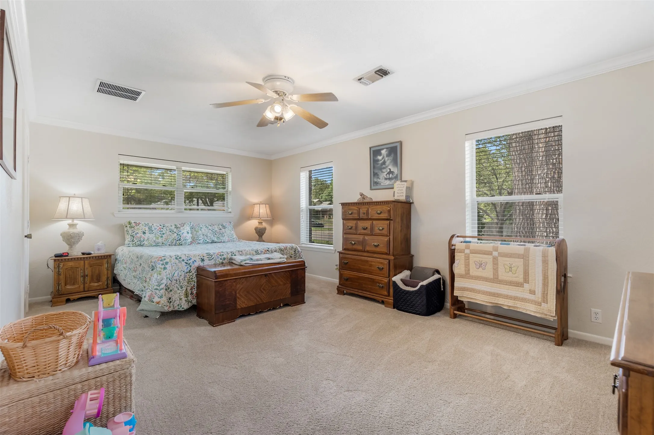 Single Family Residence For Sale in Grayson County , 2702 Tracey Street, Denison, Texas 75020, 4 Bedroom, 4 Bathroom, 2 Garage spaces, 3,557 Sqft, built in 1980, mls#21397610, Real Estate Agent in Denison, Homes For Sale in Grayson county, Homes For Sale in Denison, Realtor in Denison Texas, Real Estate Brokerage Independent Realty Texas, Luminita Cordes Realtor