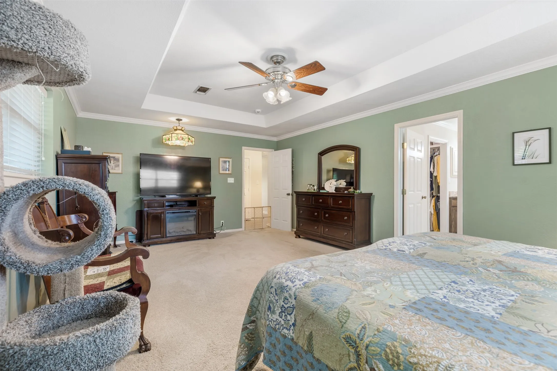Single Family Residence For Sale in Grayson County , 2702 Tracey Street, Denison, Texas 75020, 4 Bedroom, 4 Bathroom, 2 Garage spaces, 3,557 Sqft, built in 1980, mls#21397610, Real Estate Agent in Denison, Homes For Sale in Grayson county, Homes For Sale in Denison, Realtor in Denison Texas, Real Estate Brokerage Independent Realty Texas, Luminita Cordes Realtor