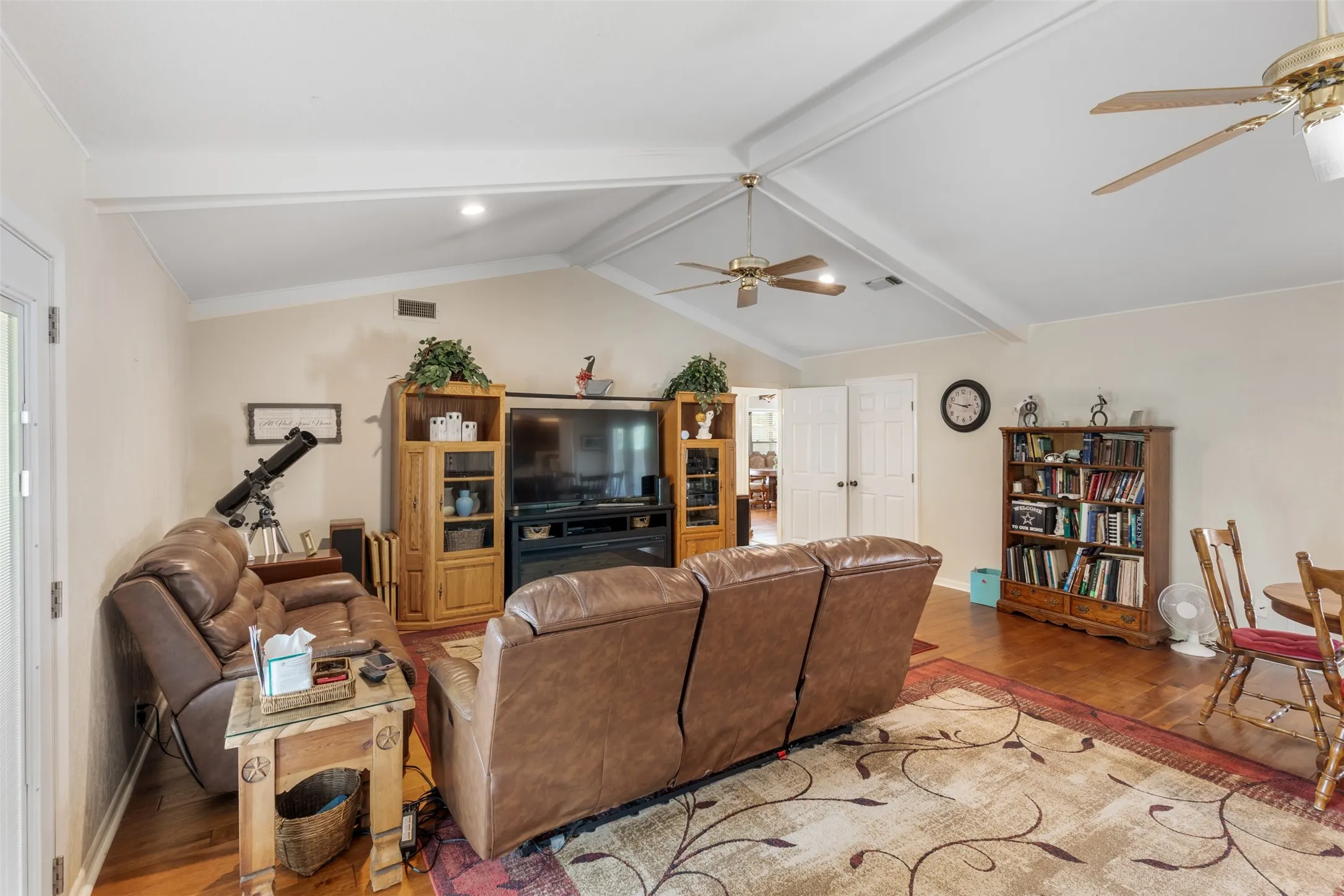 Single Family Residence For Sale in Grayson County , 2702 Tracey Street, Denison, Texas 75020, 4 Bedroom, 4 Bathroom, 2 Garage spaces, 3,557 Sqft, built in 1980, mls#21397610, Real Estate Agent in Denison, Homes For Sale in Grayson county, Homes For Sale in Denison, Realtor in Denison Texas, Real Estate Brokerage Independent Realty Texas, Luminita Cordes Realtor
