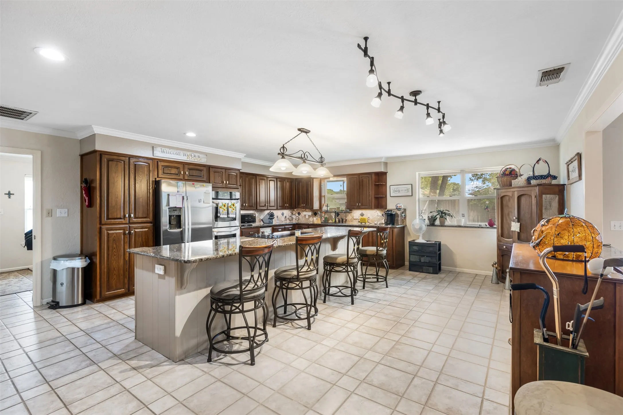 Single Family Residence For Sale in Grayson County , 2702 Tracey Street, Denison, Texas 75020, 4 Bedroom, 4 Bathroom, 2 Garage spaces, 3,557 Sqft, built in 1980, mls#21397610, Real Estate Agent in Denison, Homes For Sale in Grayson county, Homes For Sale in Denison, Realtor in Denison Texas, Real Estate Brokerage Independent Realty Texas, Luminita Cordes Realtor