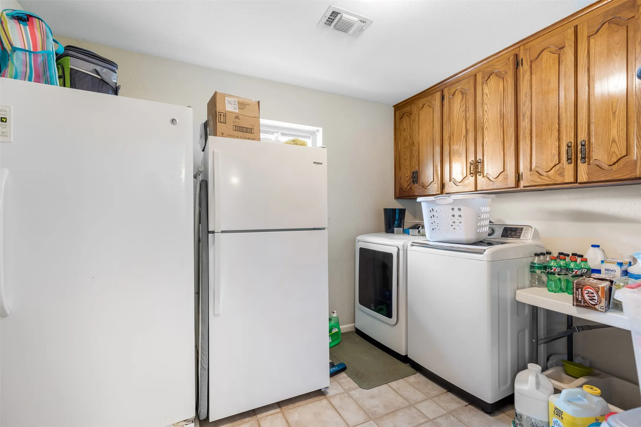 Single Family Residence For Sale in Grayson County , 2702 Tracey Street, Denison, Texas 75020, 4 Bedroom, 4 Bathroom, 2 Garage spaces, 3,557 Sqft, built in 1980, mls#21397610, Real Estate Agent in Denison, Homes For Sale in Grayson county, Homes For Sale in Denison, Realtor in Denison Texas, Real Estate Brokerage Independent Realty Texas, Luminita Cordes Realtor