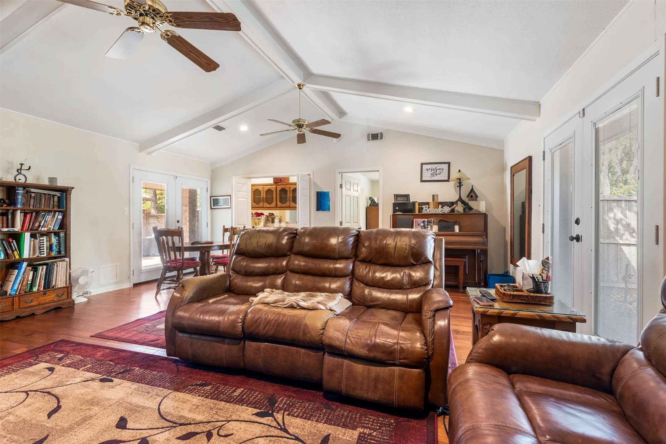 Single Family Residence For Sale in Grayson County , 2702 Tracey Street, Denison, Texas 75020, 4 Bedroom, 4 Bathroom, 2 Garage spaces, 3,557 Sqft, built in 1980, mls#21397610, Real Estate Agent in Denison, Homes For Sale in Grayson county, Homes For Sale in Denison, Realtor in Denison Texas, Real Estate Brokerage Independent Realty Texas, Luminita Cordes Realtor