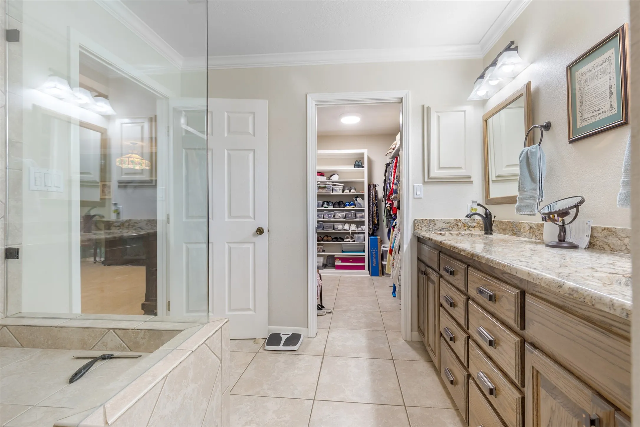 Single Family Residence For Sale in Grayson County , 2702 Tracey Street, Denison, Texas 75020, 4 Bedroom, 4 Bathroom, 2 Garage spaces, 3,557 Sqft, built in 1980, mls#21397610, Real Estate Agent in Denison, Homes For Sale in Grayson county, Homes For Sale in Denison, Realtor in Denison Texas, Real Estate Brokerage Independent Realty Texas, Luminita Cordes Realtor