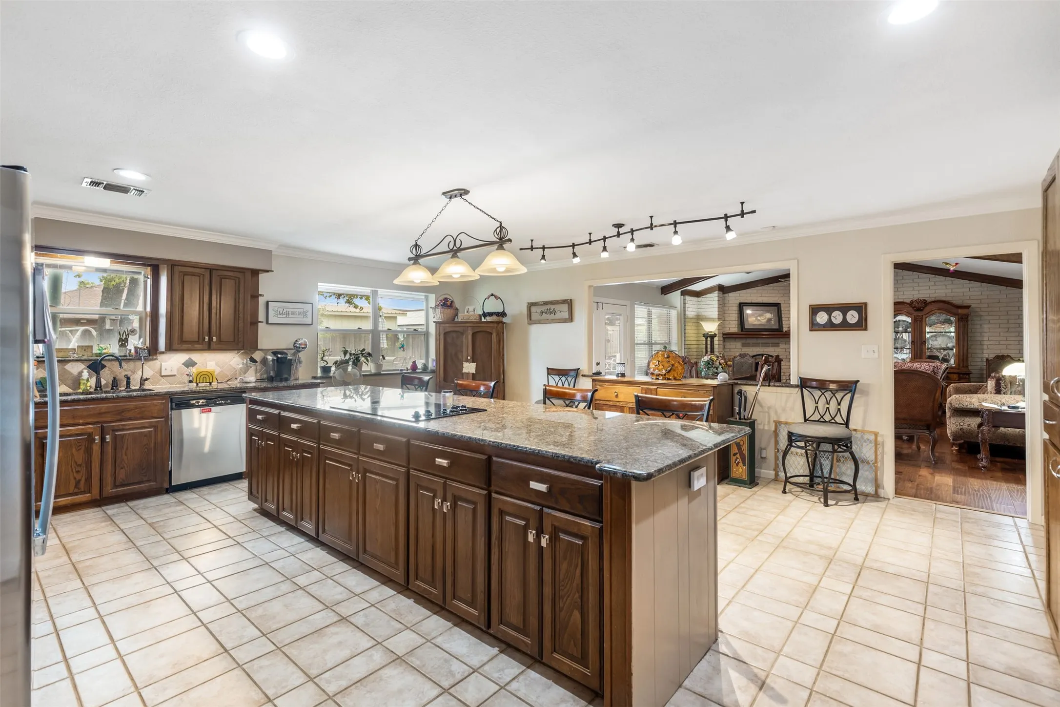 Single Family Residence For Sale in Grayson County , 2702 Tracey Street, Denison, Texas 75020, 4 Bedroom, 4 Bathroom, 2 Garage spaces, 3,557 Sqft, built in 1980, mls#21397610, Real Estate Agent in Denison, Homes For Sale in Grayson county, Homes For Sale in Denison, Realtor in Denison Texas, Real Estate Brokerage Independent Realty Texas, Luminita Cordes Realtor