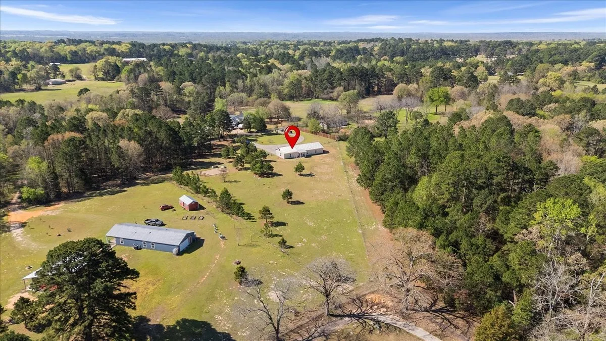 Single Family Residence For Sale in Wood County , 256 County Road 2749, Mineola, Texas 75773, 3 Bedroom, 2 Bathroom, 2 Garage spaces, 1,500 Sqft, built in 2018, mls#21404075, Real Estate Agent in Mineola, Homes For Sale in Wood county, Homes For Sale in Mineola, Realtor in Mineola Texas, Real Estate Brokerage Independent Realty Texas, Luminita Cordes Realtor