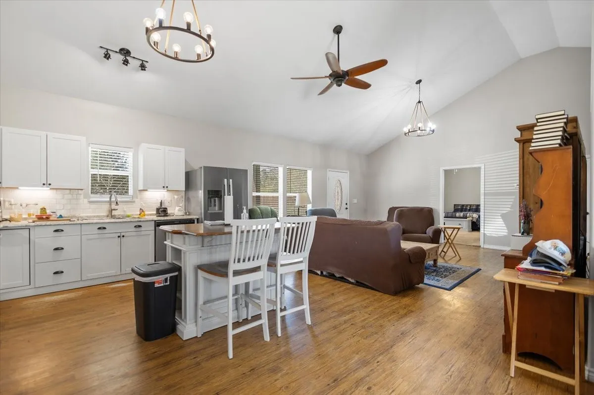 Single Family Residence For Sale in Wood County , 256 County Road 2749, Mineola, Texas 75773, 3 Bedroom, 2 Bathroom, 2 Garage spaces, 1,500 Sqft, built in 2018, mls#21404075, Real Estate Agent in Mineola, Homes For Sale in Wood county, Homes For Sale in Mineola, Realtor in Mineola Texas, Real Estate Brokerage Independent Realty Texas, Luminita Cordes Realtor